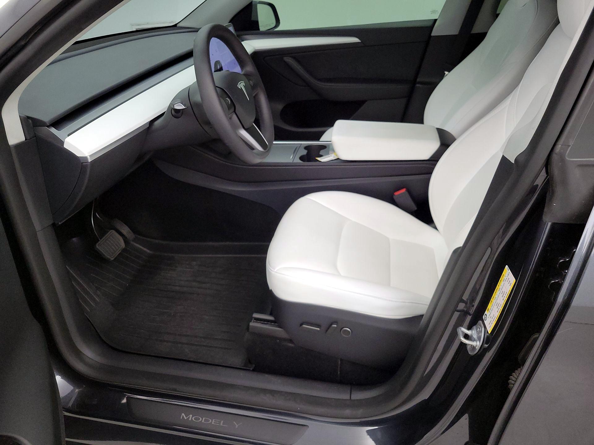 Thumbnail: 2025 Tesla Model Y - 9