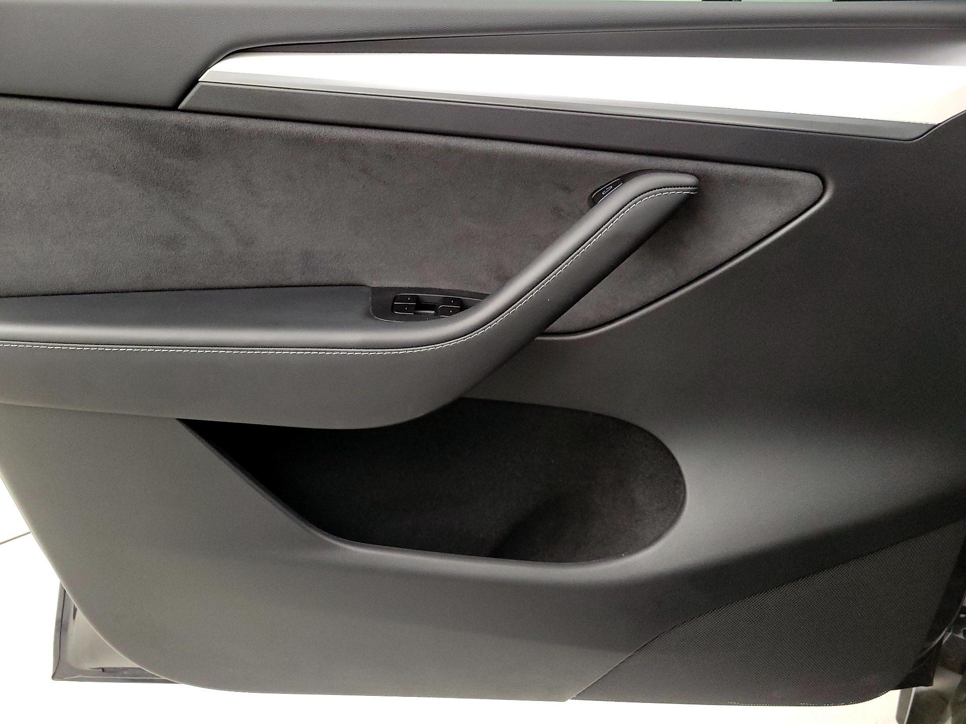 Thumbnail: 2025 Tesla Model Y - 10