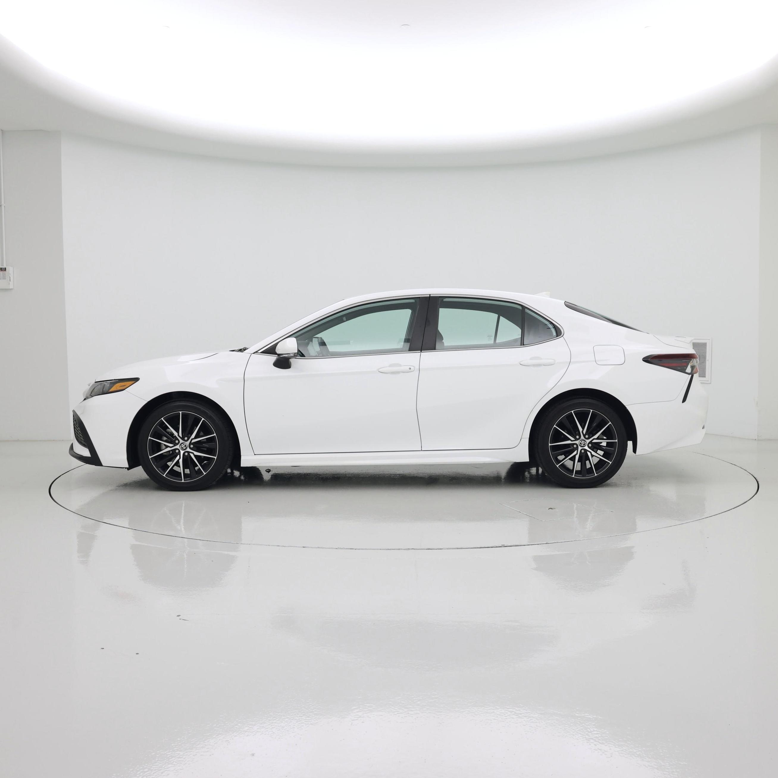Thumbnail: 2024 Toyota Camry - 3