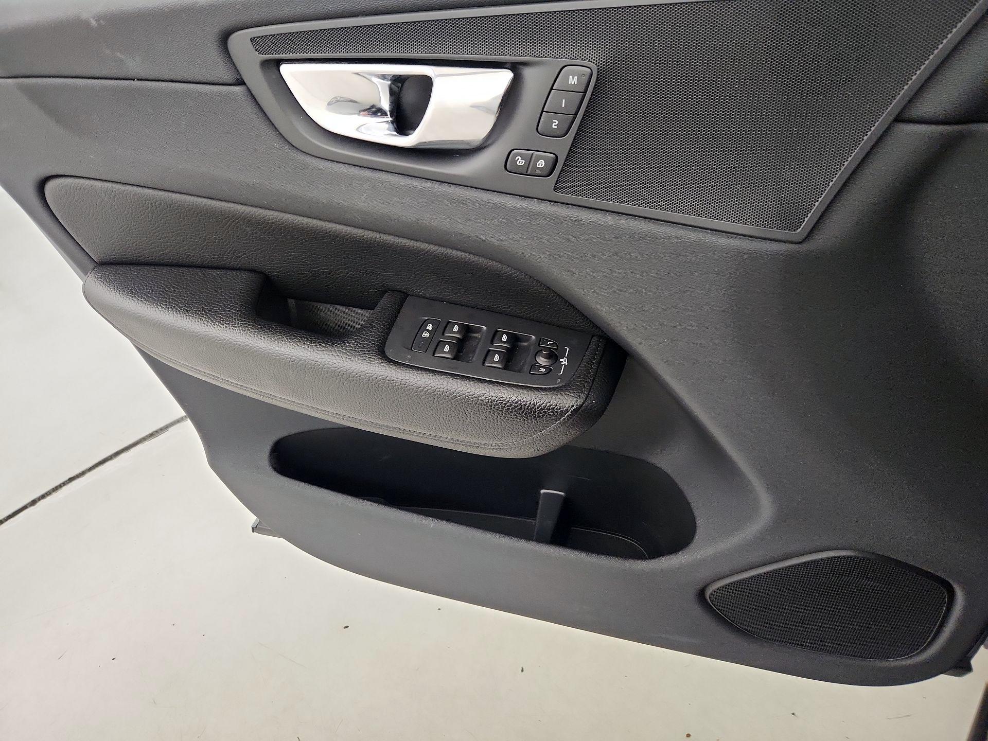 Thumbnail: 2019 Volvo XC60 - 12