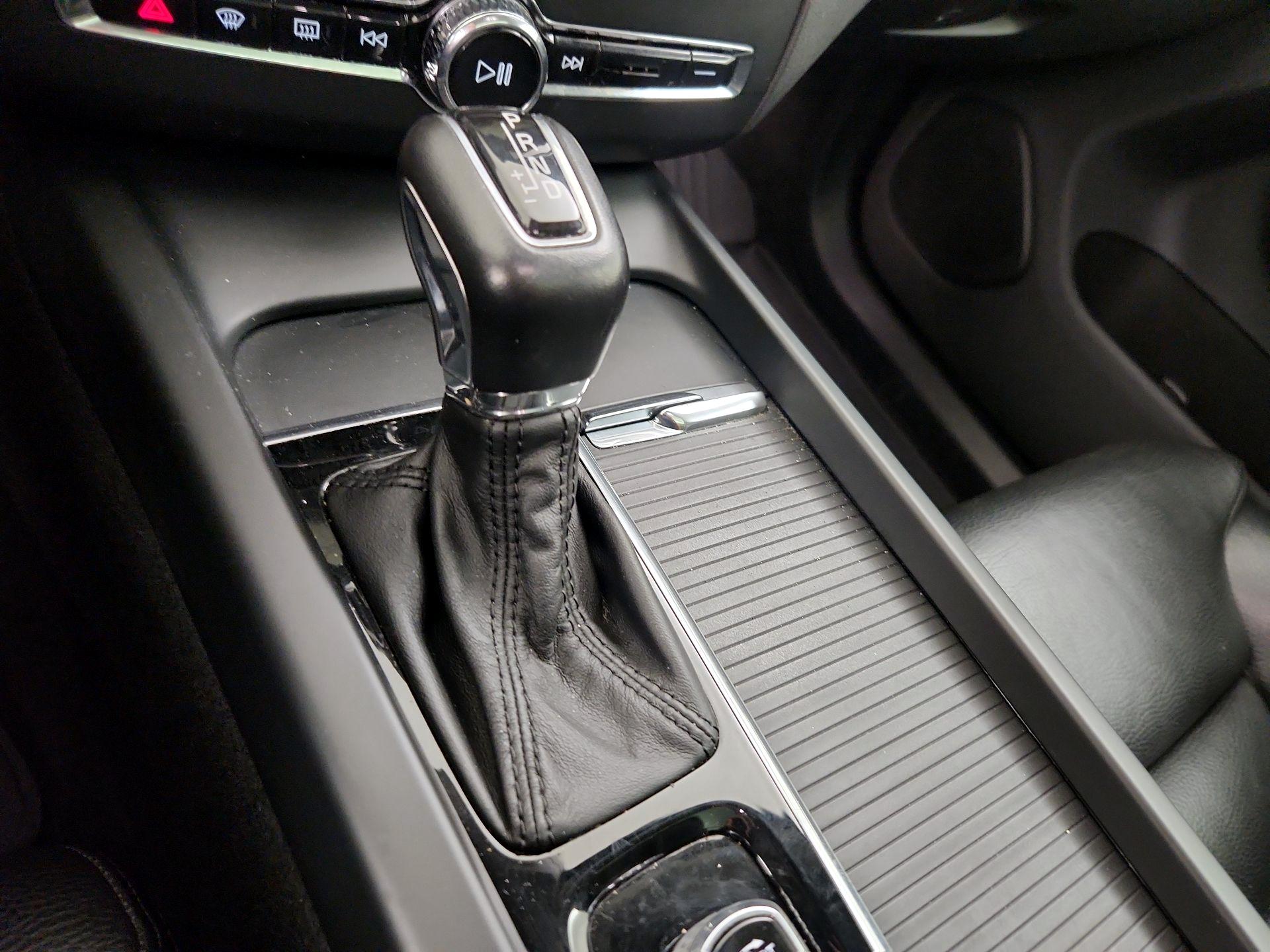 Thumbnail: 2019 Volvo XC60 - 17