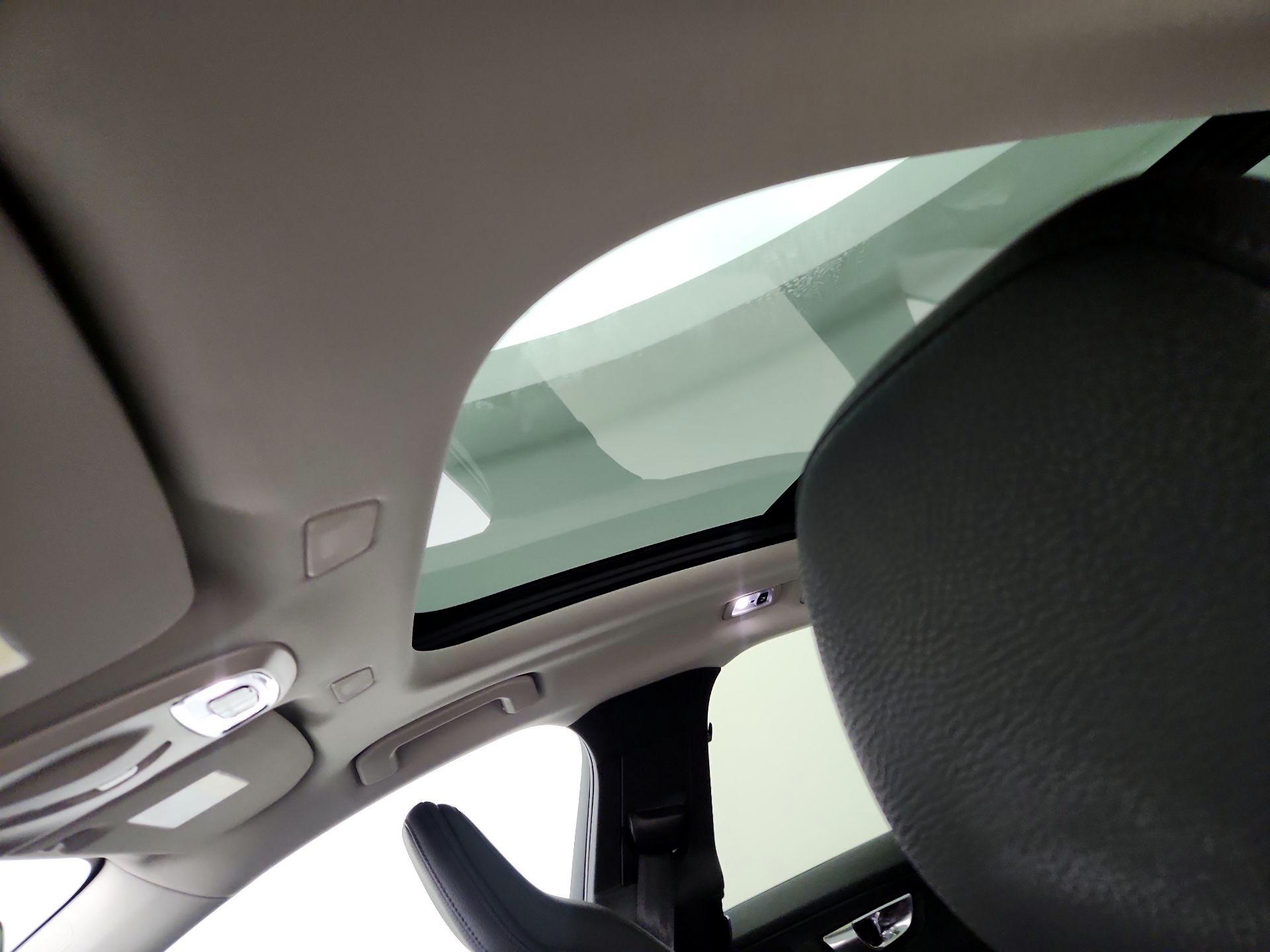 Thumbnail: 2019 Volvo XC60 - 19
