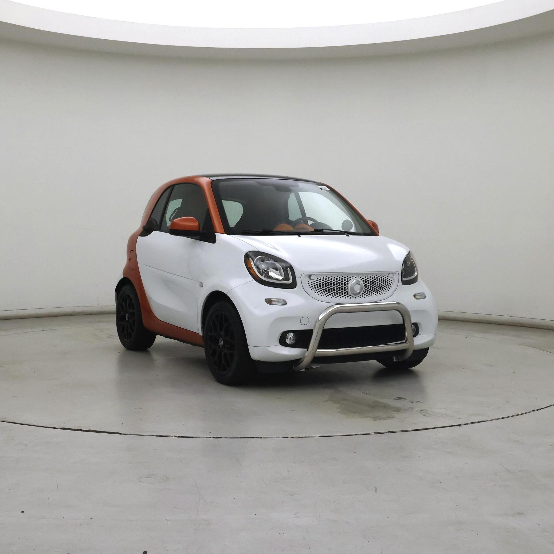 White 2016 smart fortwo Hatchback Rear-Wheel Drive Automatic