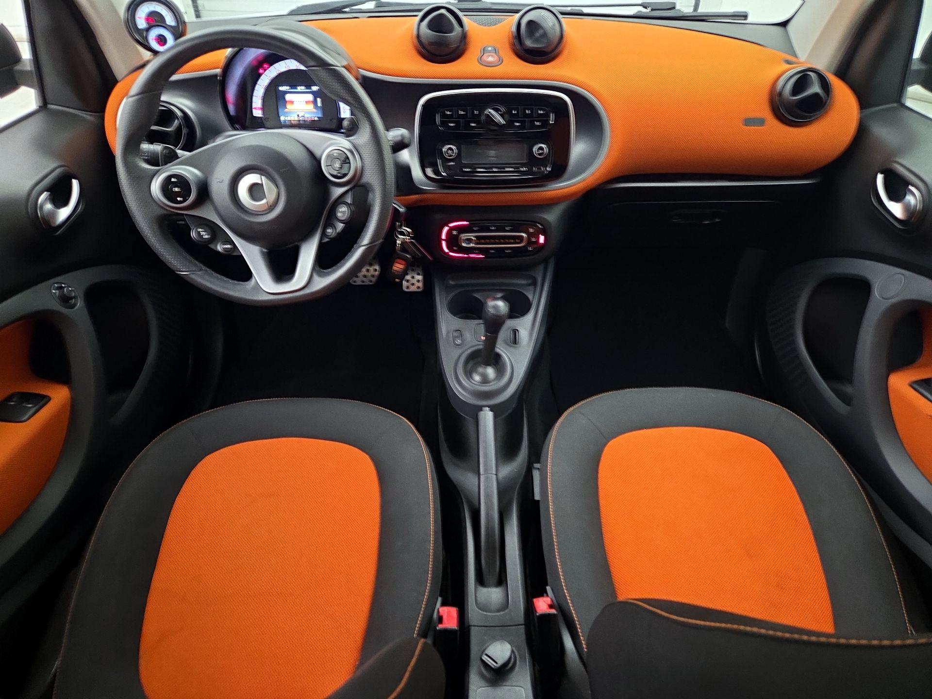 Thumbnail: 2016 smart fortwo - 9