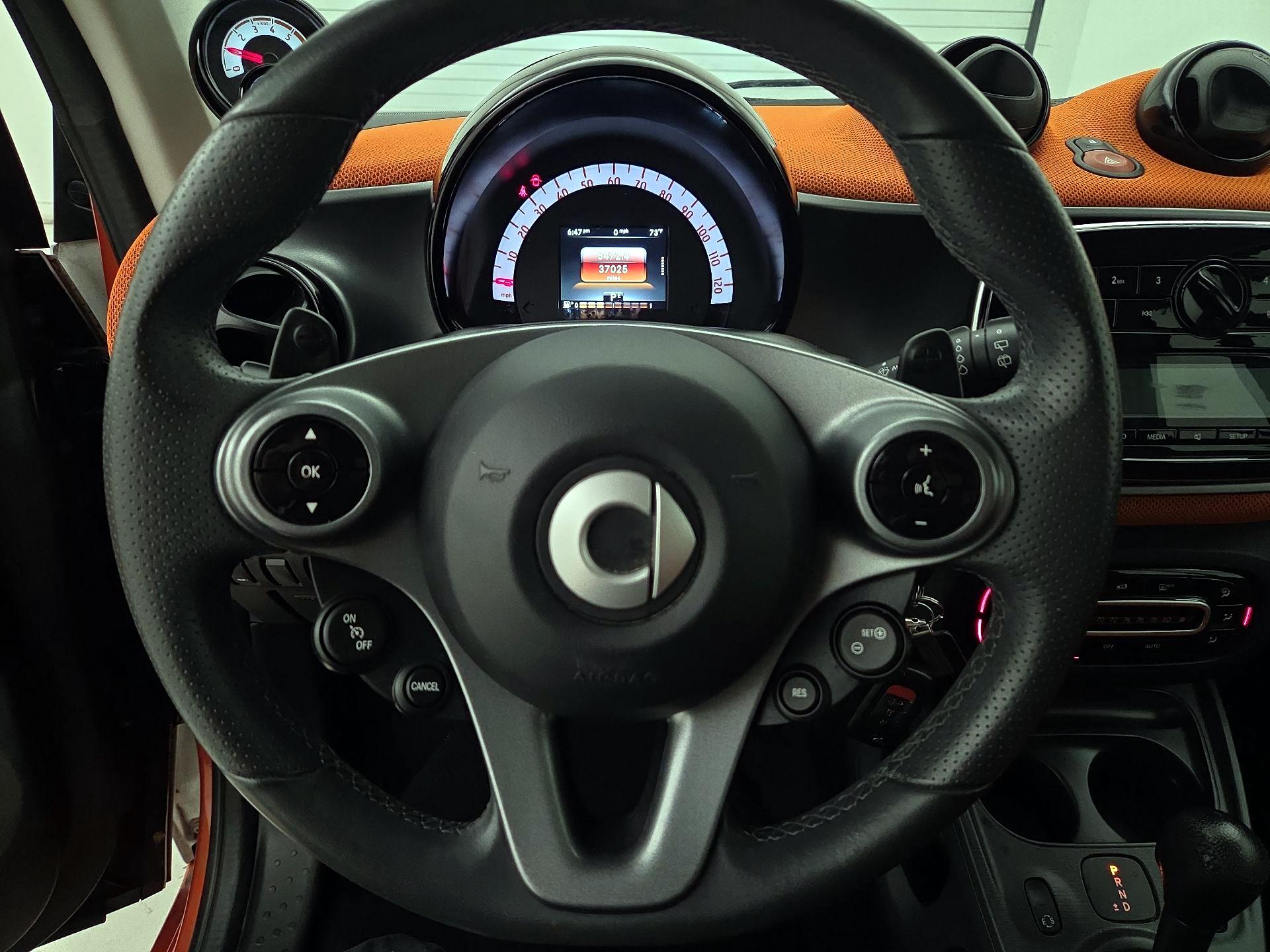 Thumbnail: 2016 smart fortwo - 10