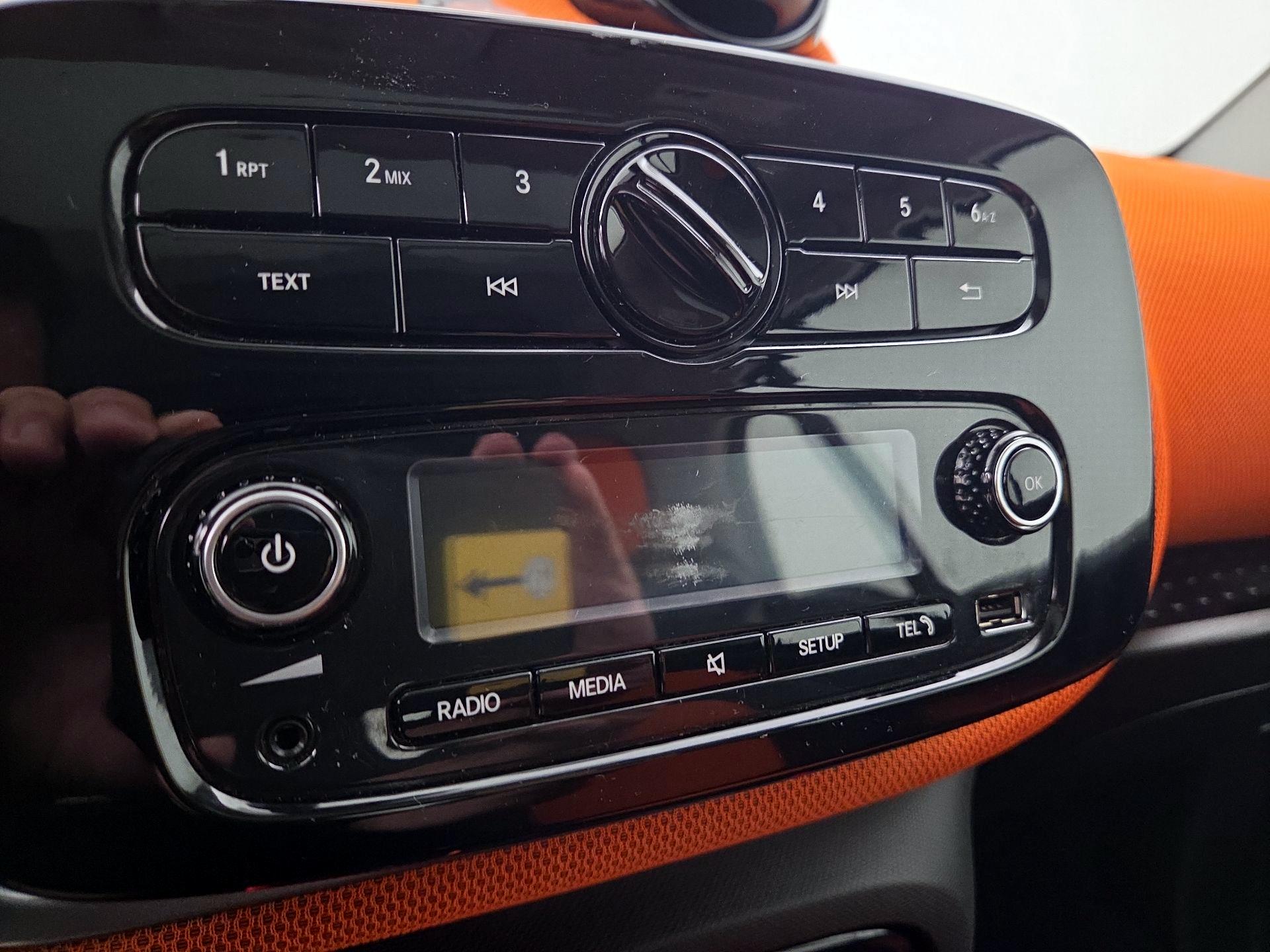 Thumbnail: 2016 smart fortwo - 14