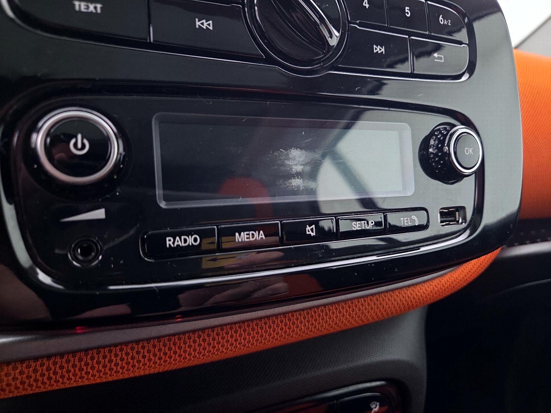Thumbnail: 2016 smart fortwo - 17