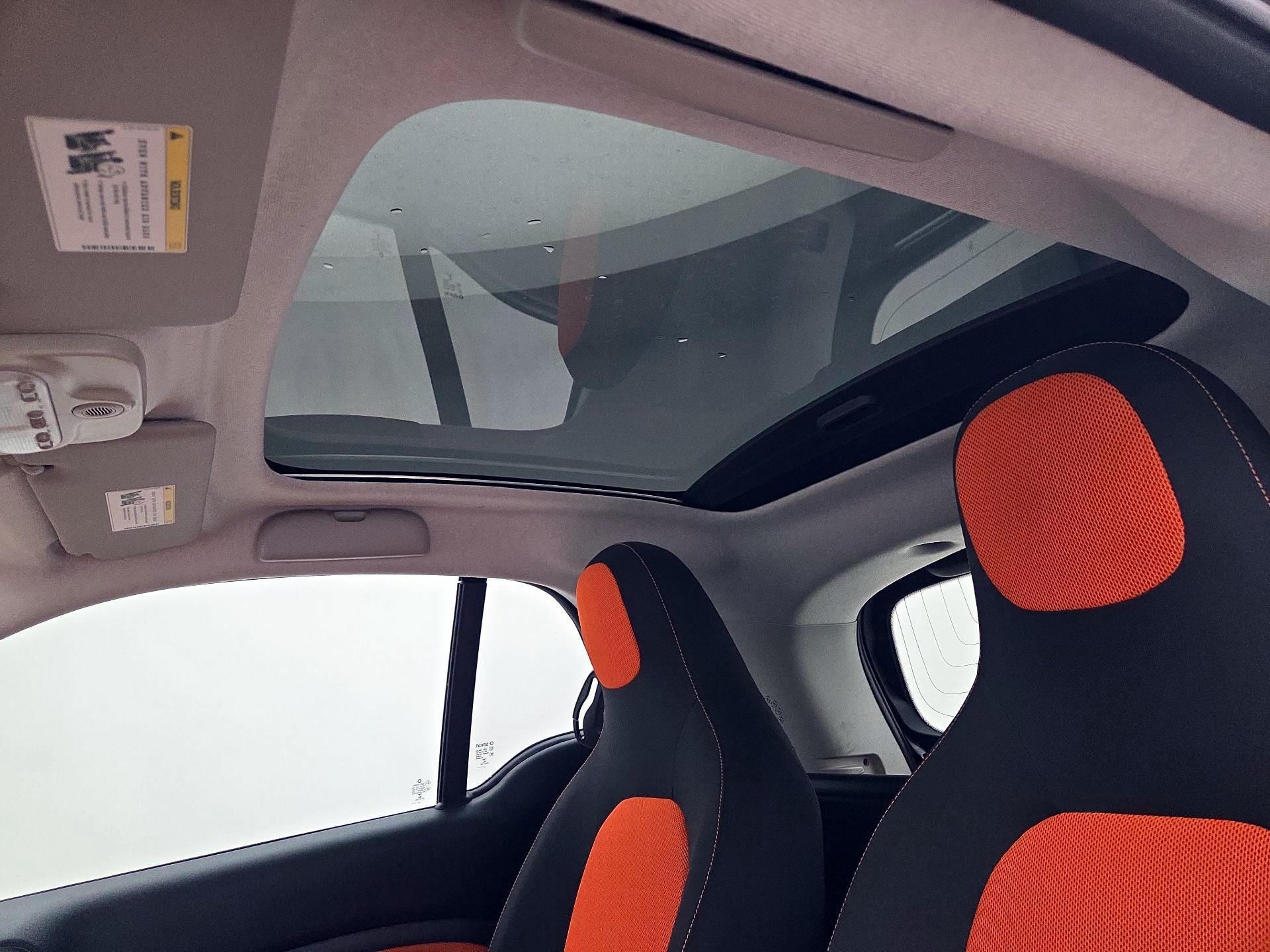 Thumbnail: 2016 smart fortwo - 18