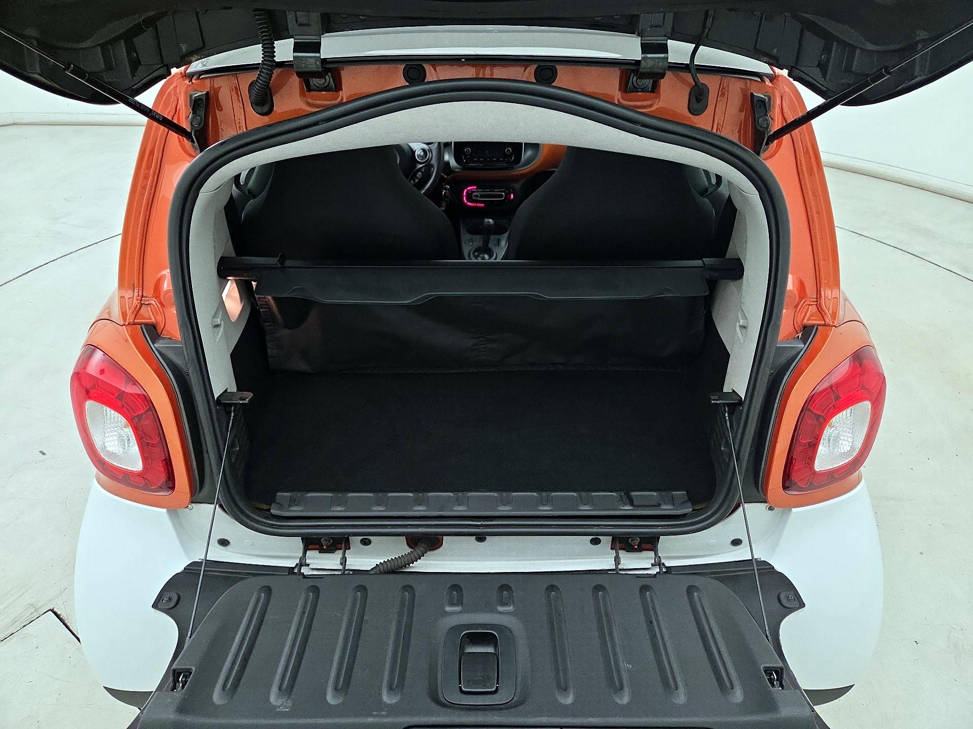 Thumbnail: 2016 smart fortwo - 19
