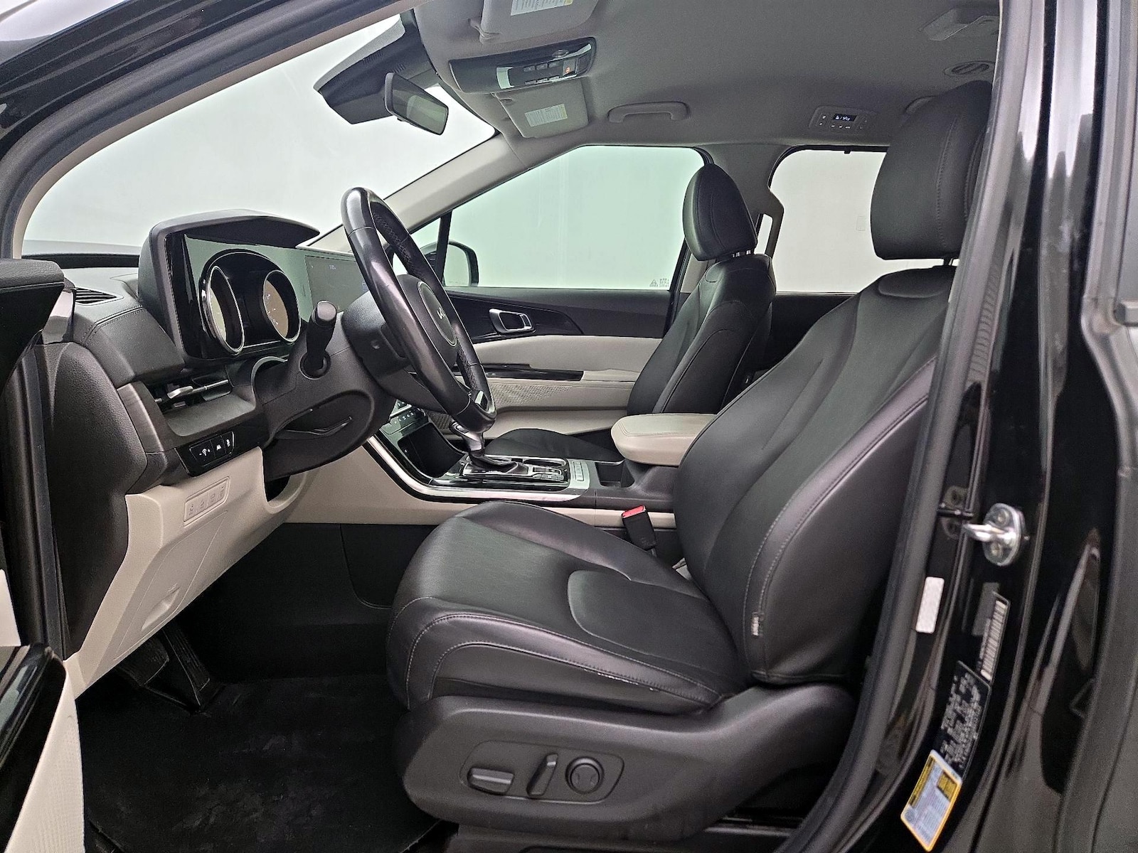 2022 Kia Carnival EX - Photo 12