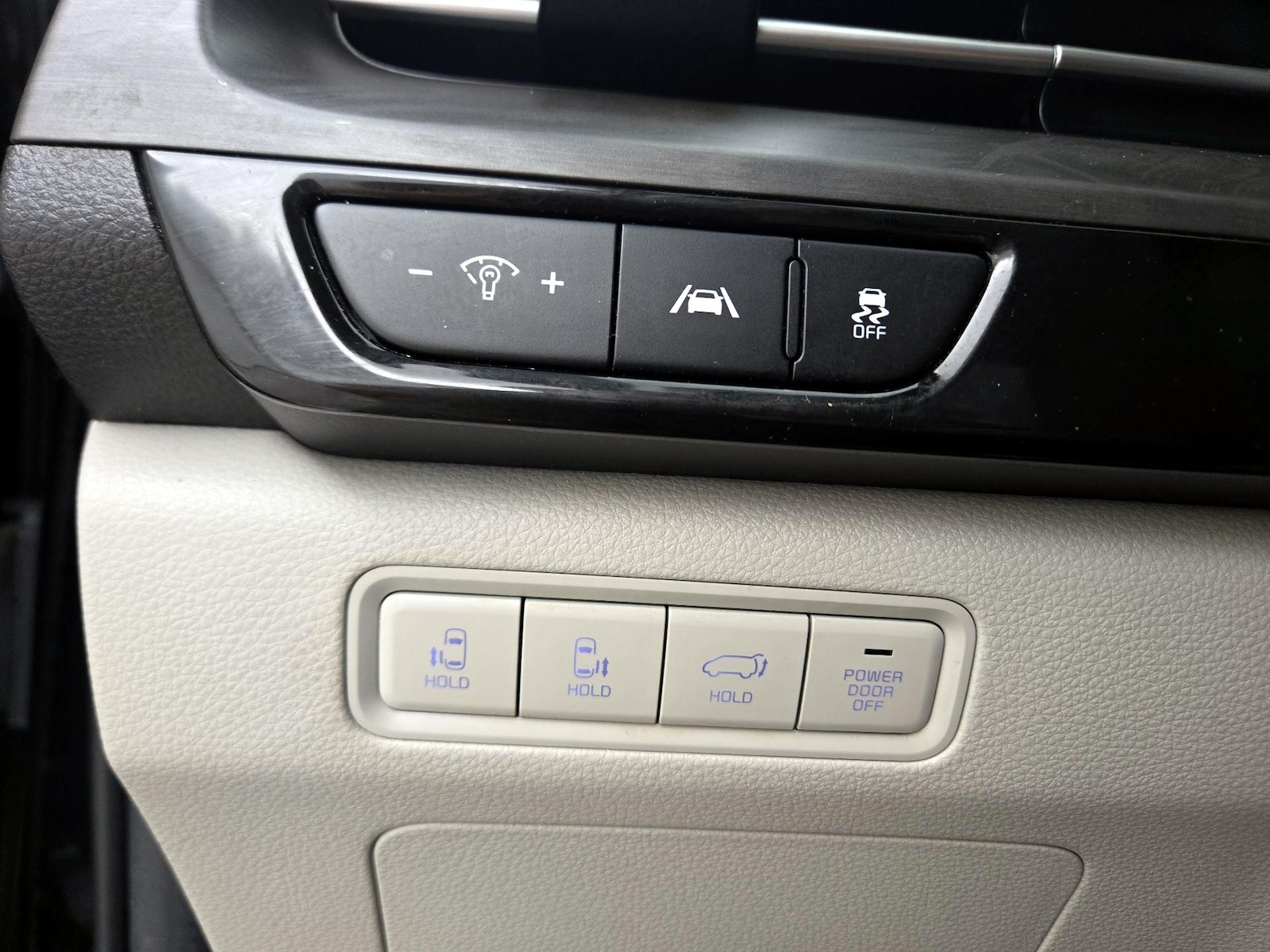 2022 Kia Carnival EX - Photo 14