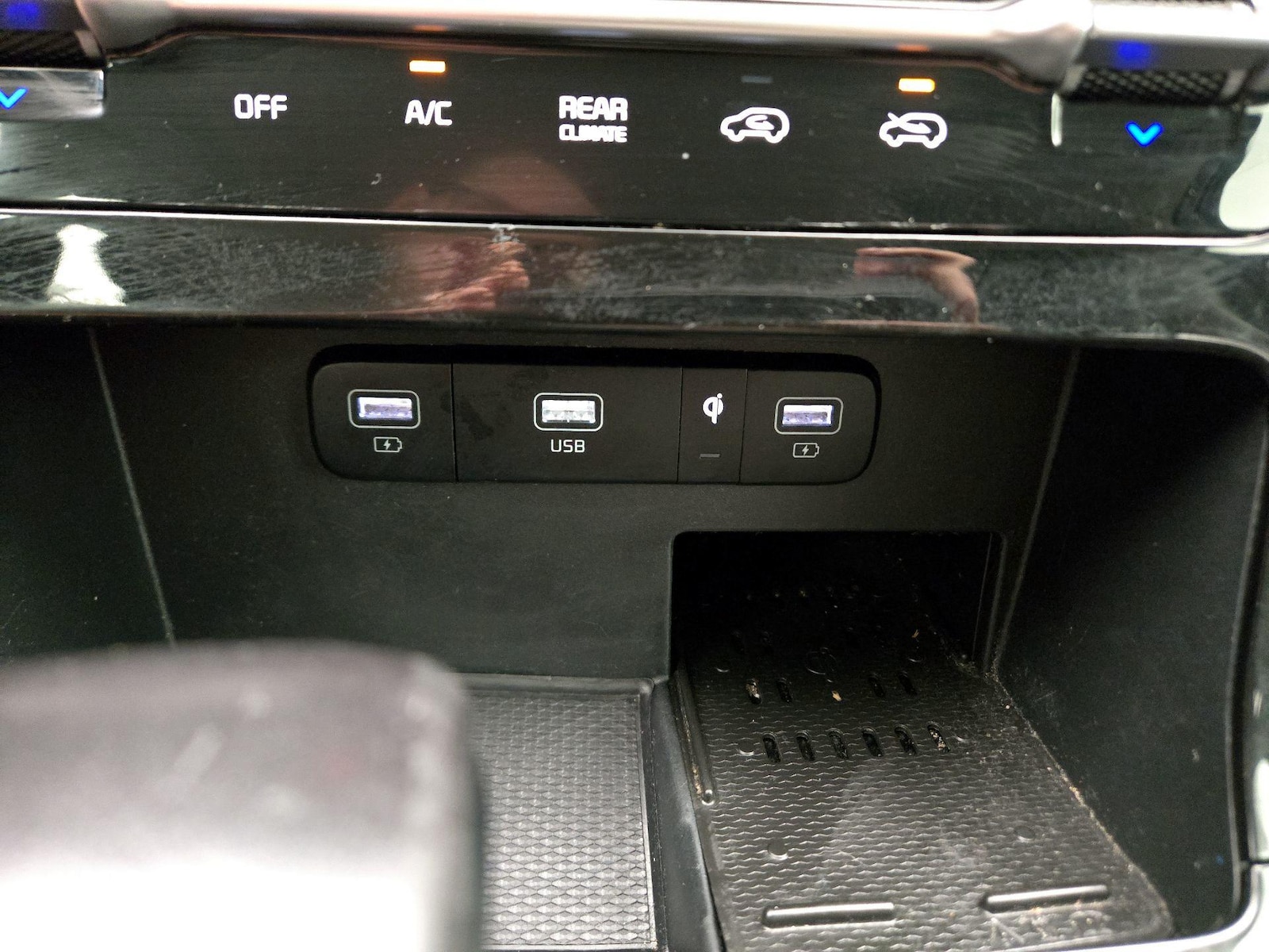 2022 Kia Carnival EX - Photo 20