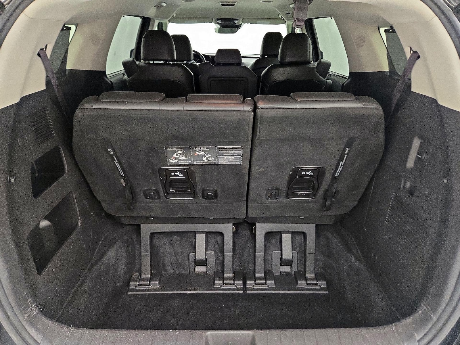 2022 Kia Carnival EX - Photo 23
