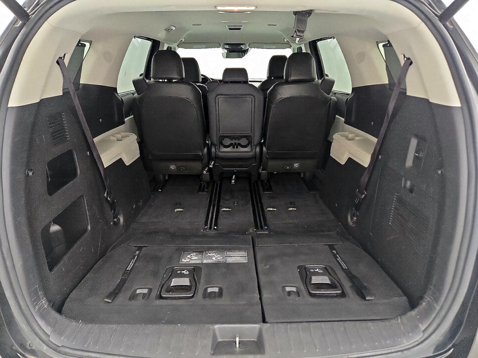 2022 Kia Carnival EX - Photo 24