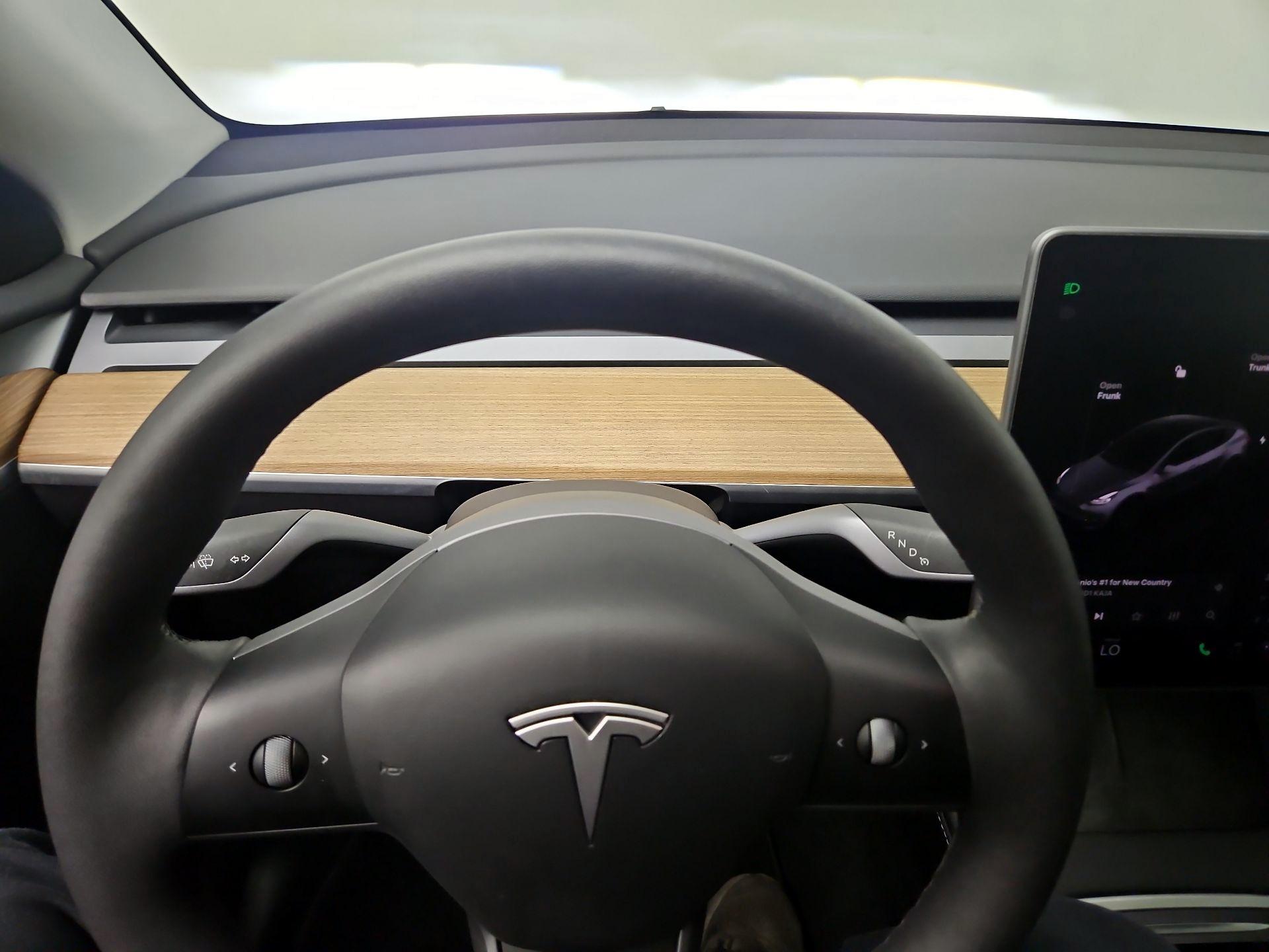 Thumbnail: 2025 Tesla Model Y - 10