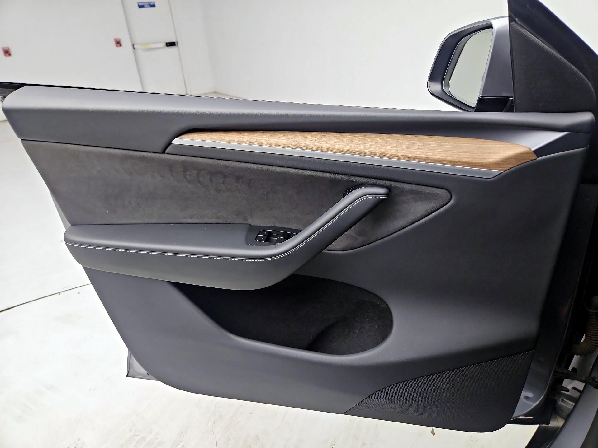 Thumbnail: 2025 Tesla Model Y - 12