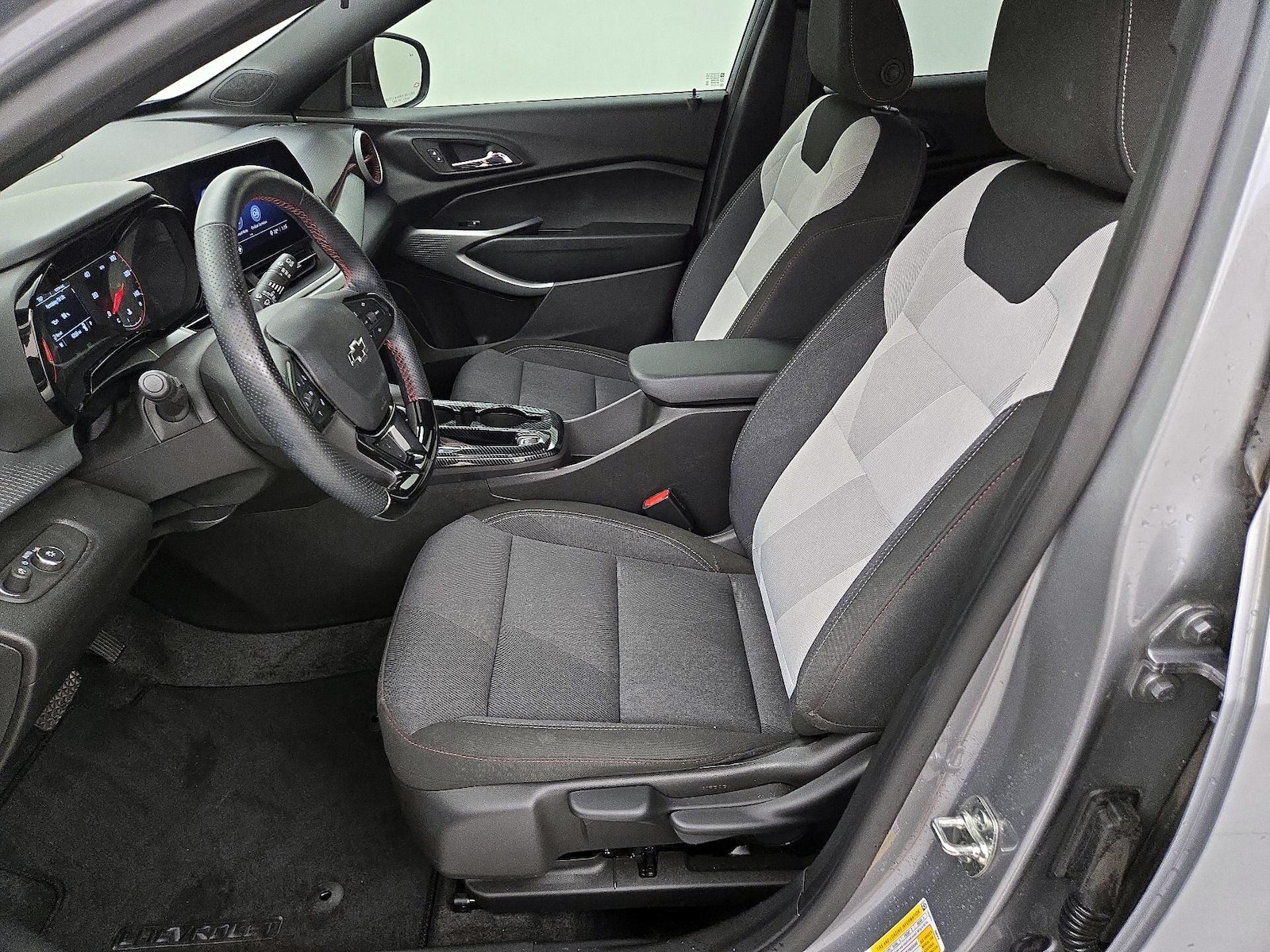 2025 Chevrolet Trax RS - Photo 12