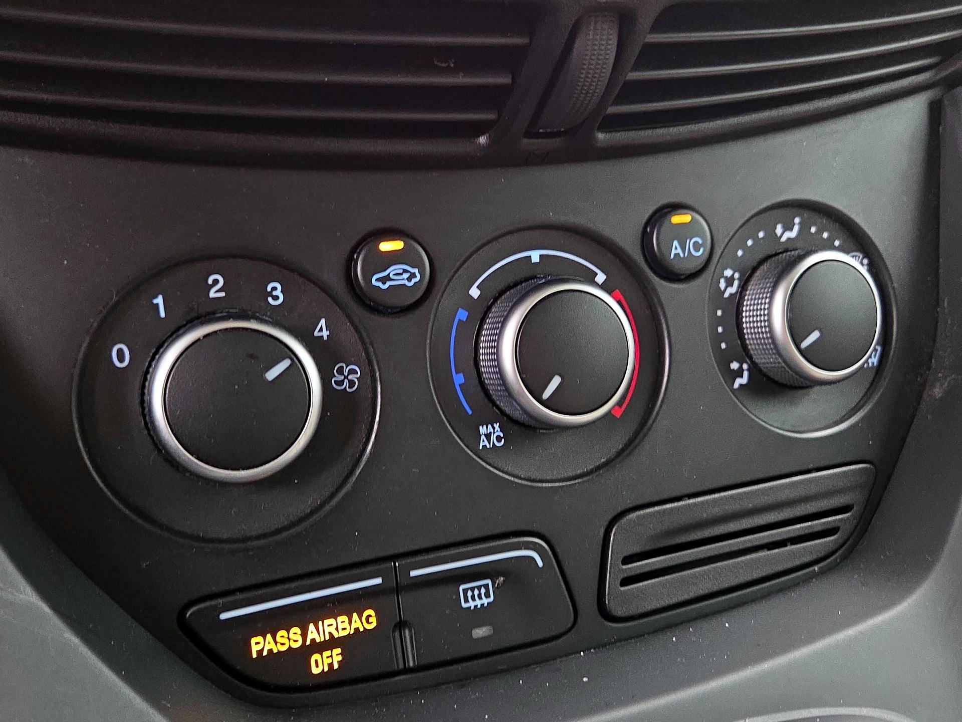 Thumbnail: 2015 Ford Escape - 16