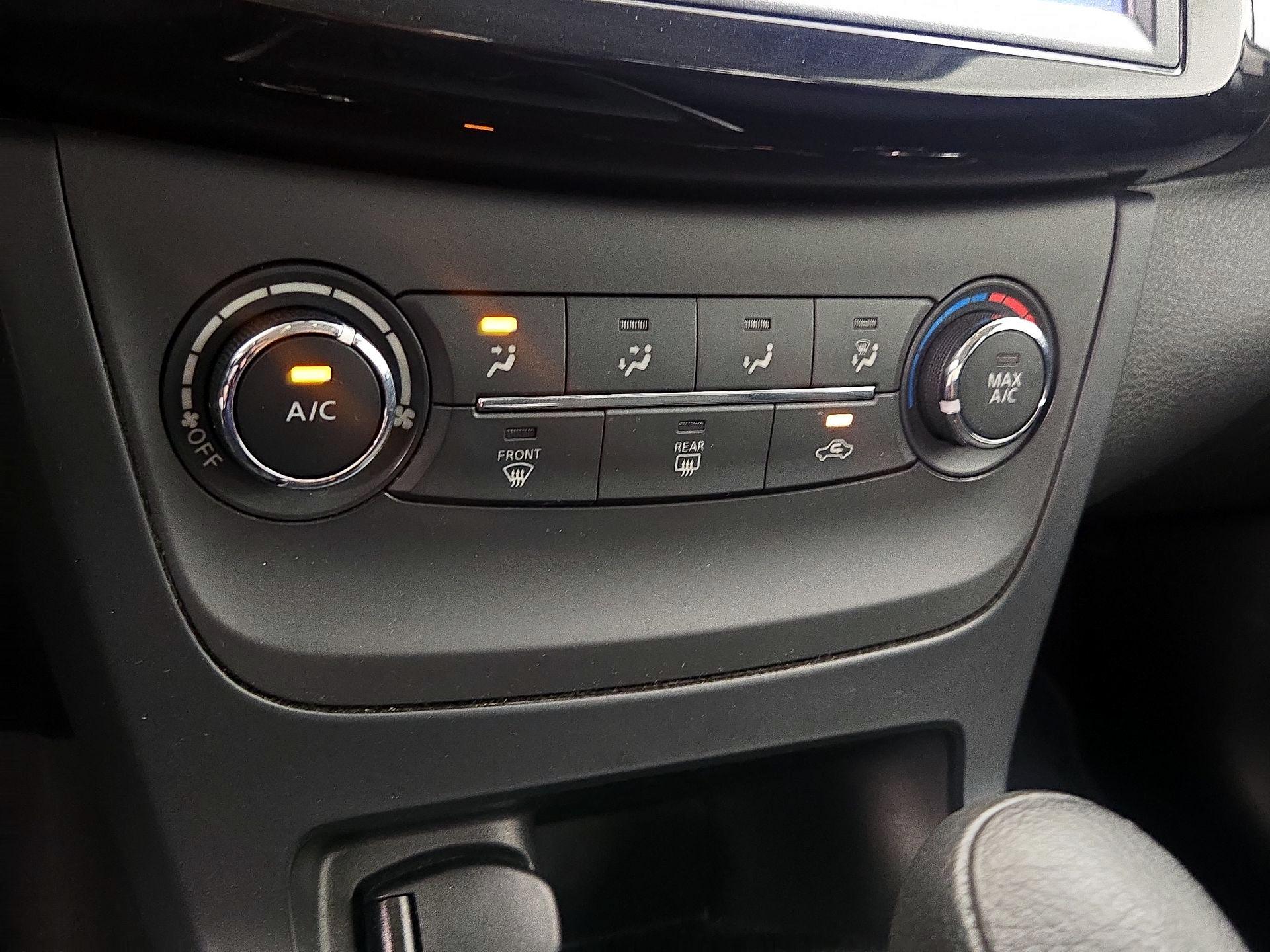 Thumbnail: 2019 Nissan Sentra - 16