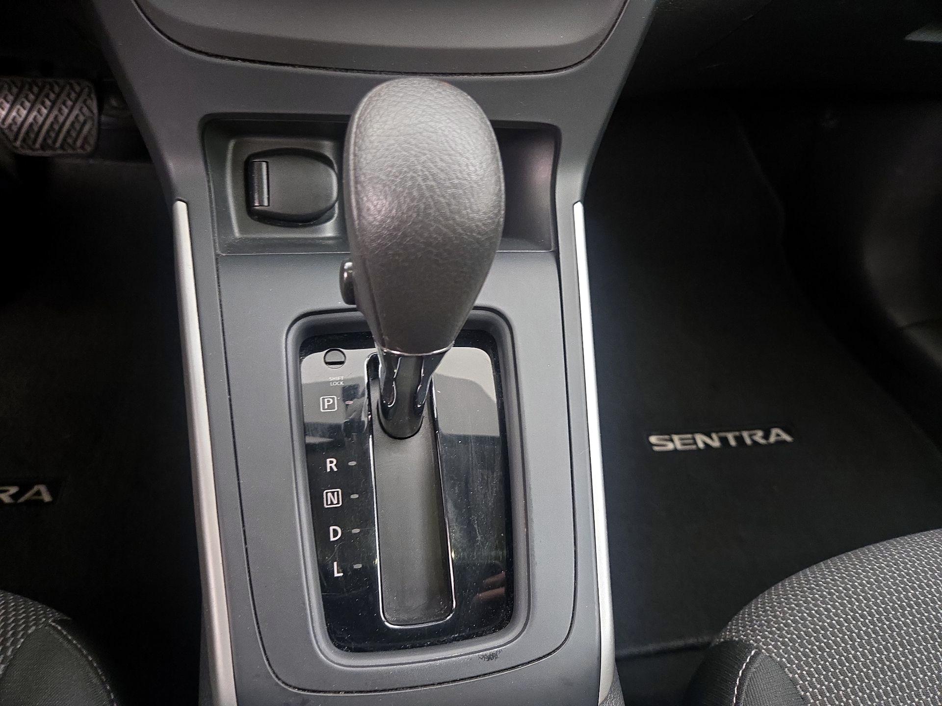 Thumbnail: 2019 Nissan Sentra - 17