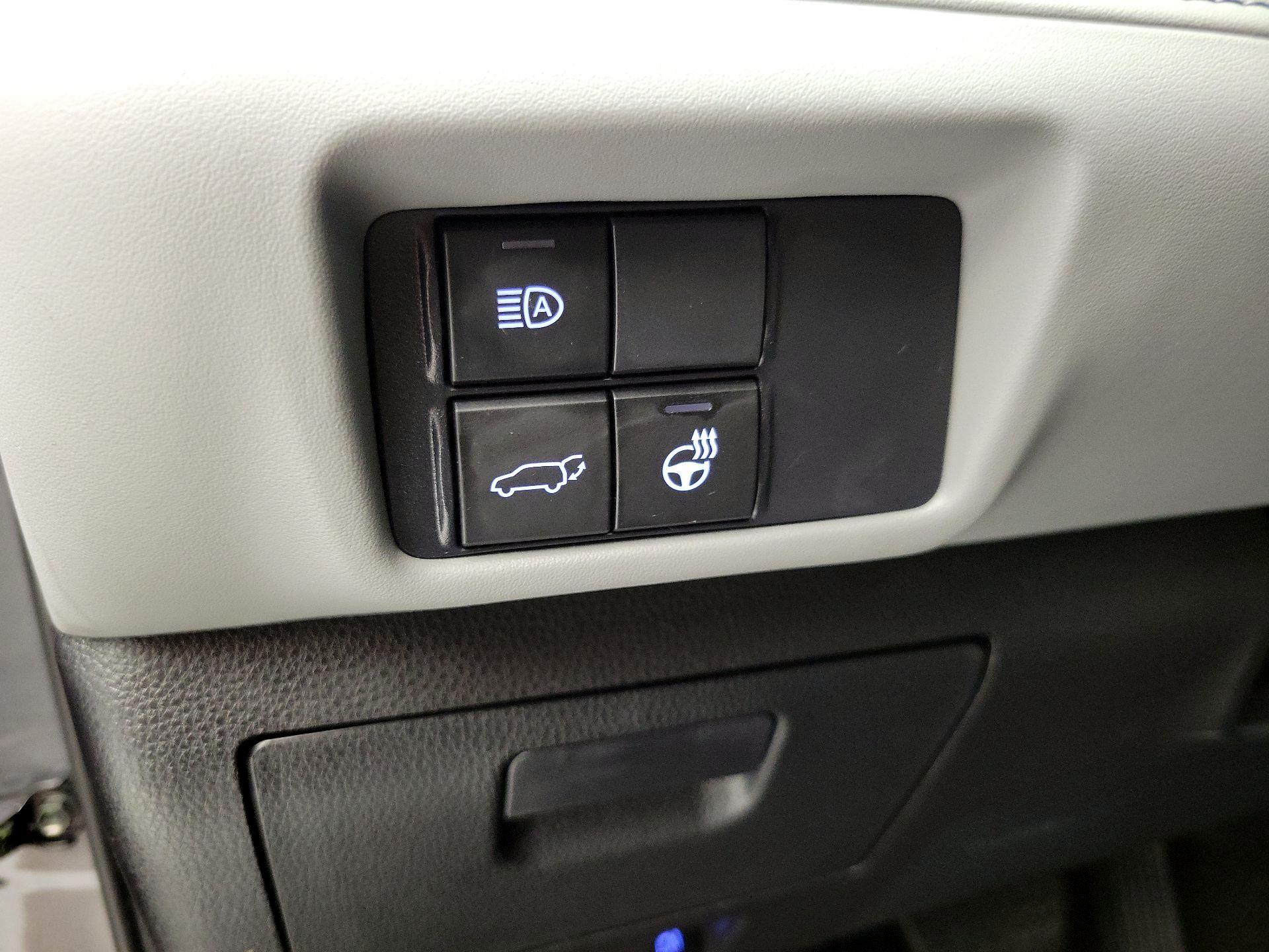 Thumbnail: 2020 Toyota Highlander - 13