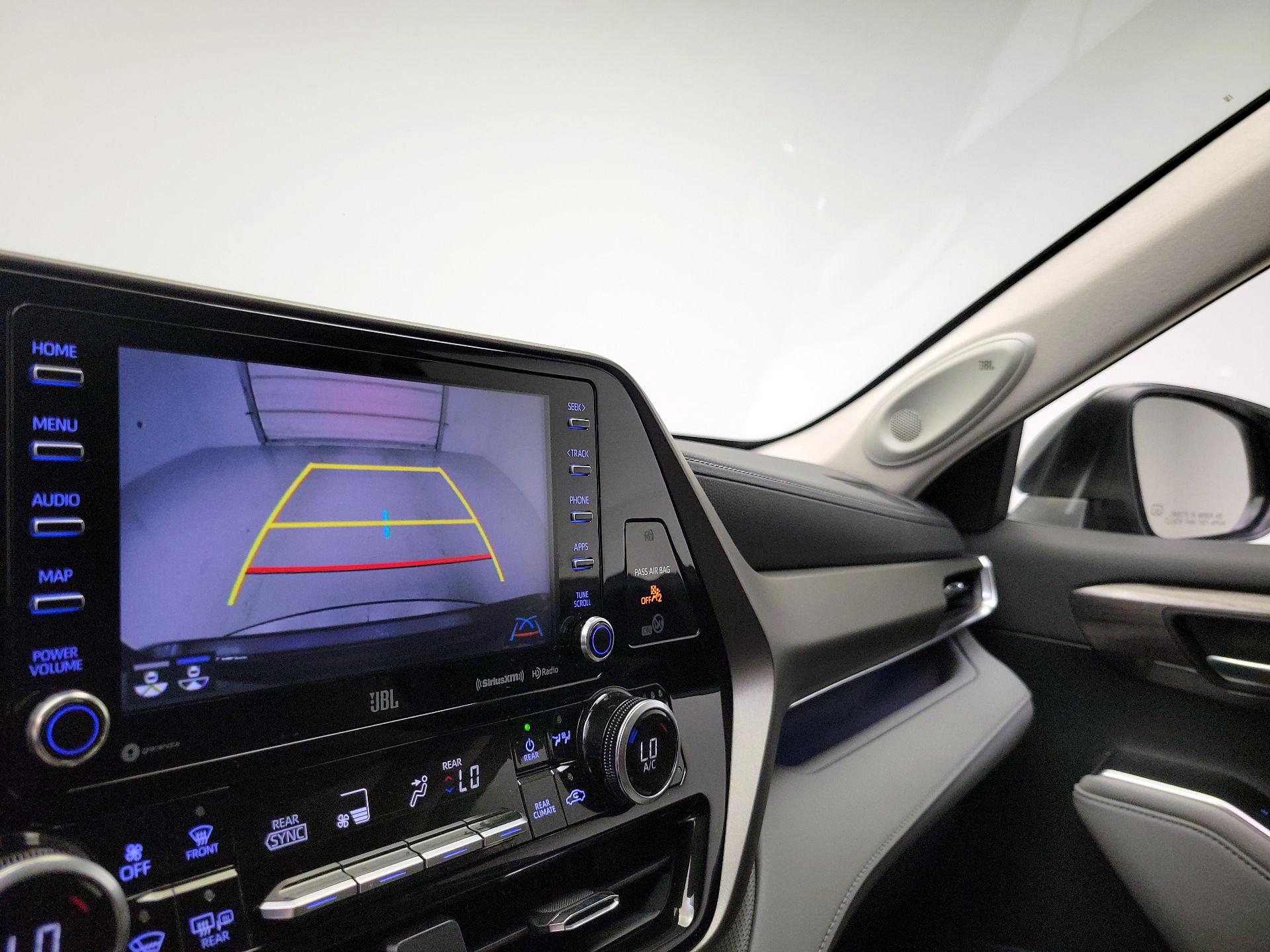 Thumbnail: 2020 Toyota Highlander - 15