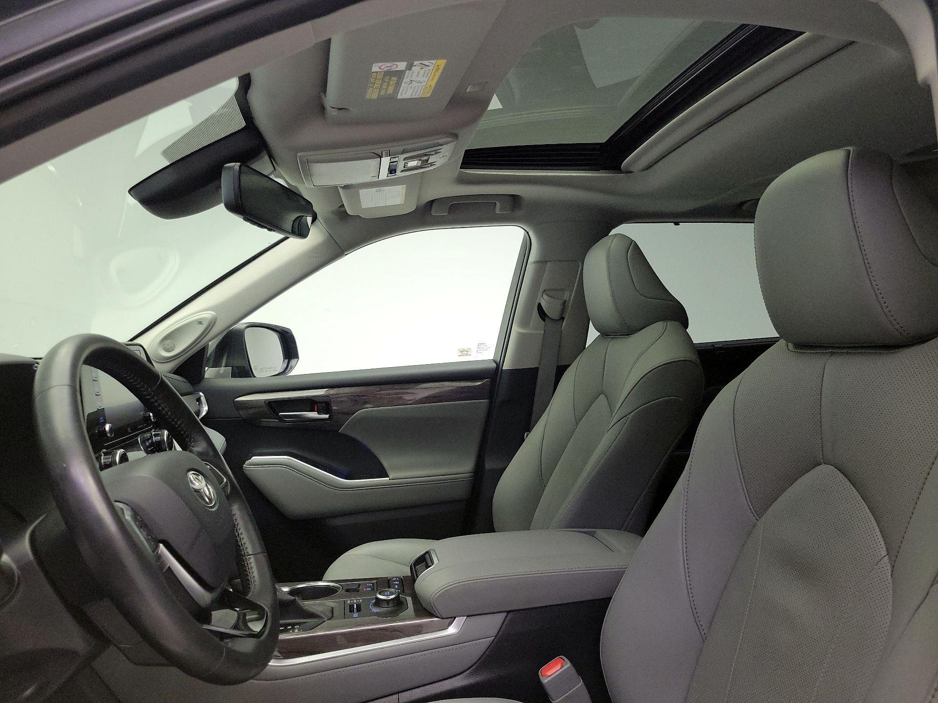 Thumbnail: 2020 Toyota Highlander - 20