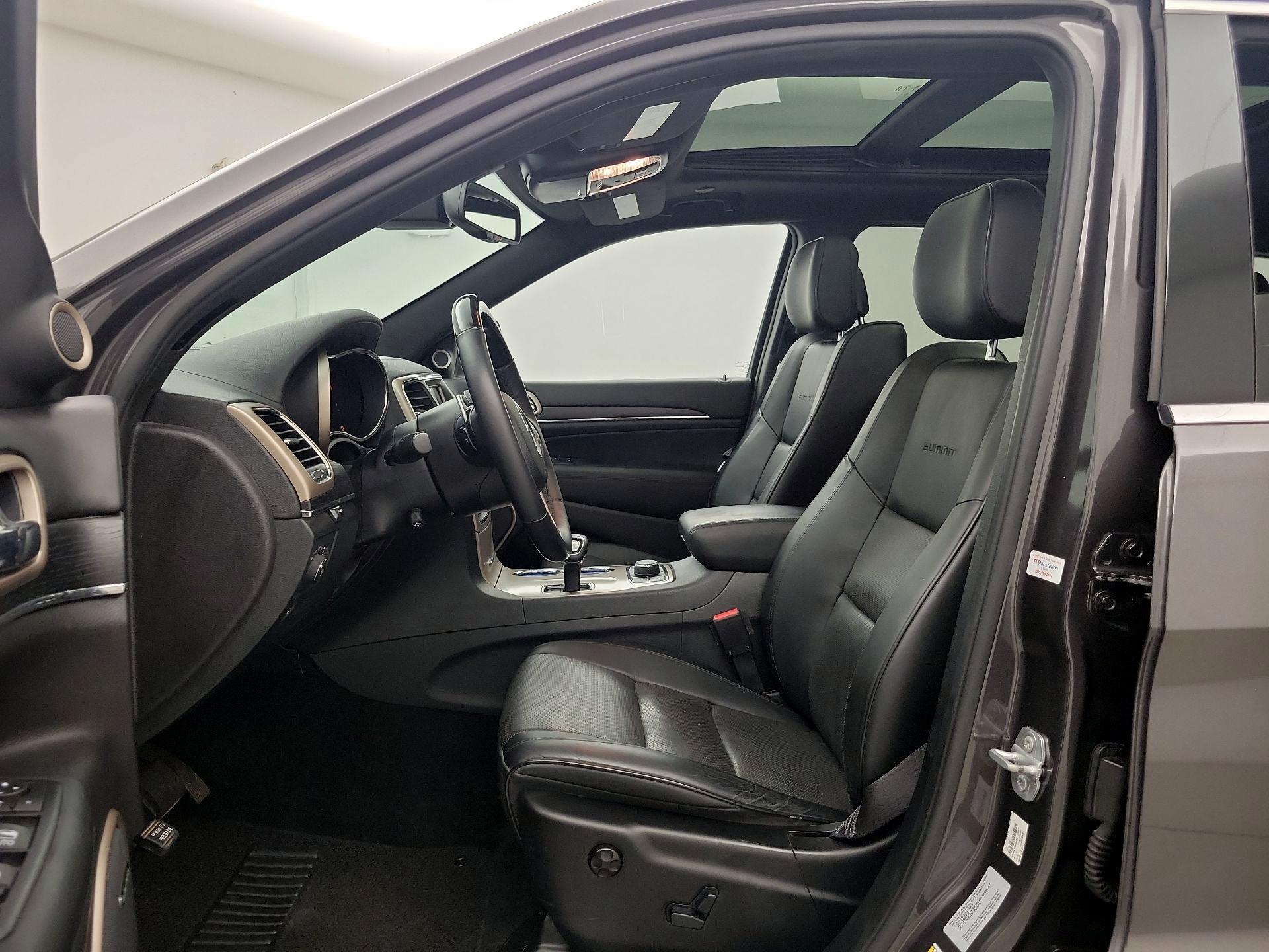 Thumbnail: 2015 Jeep Grand Cherokee - 11