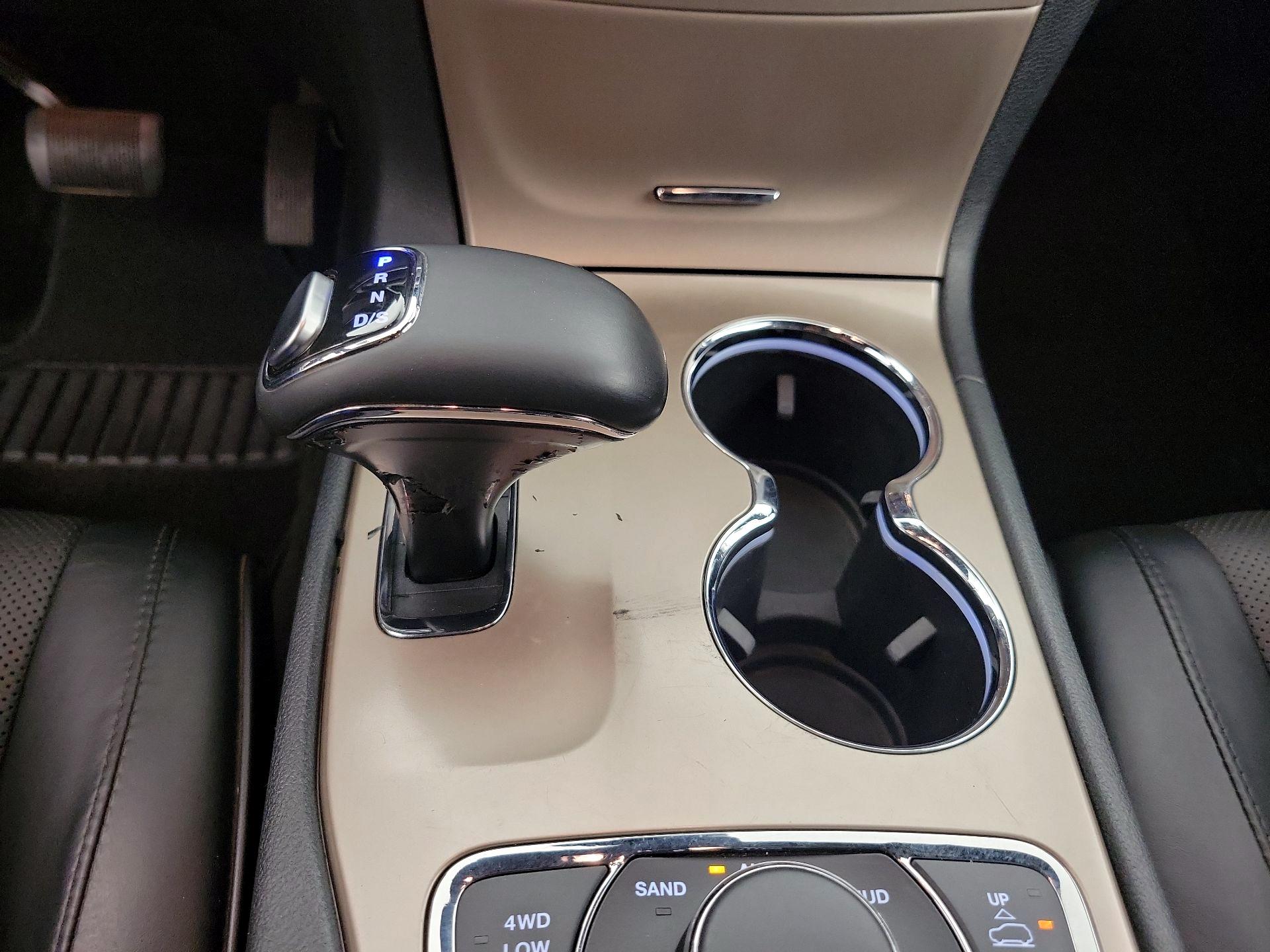 Thumbnail: 2015 Jeep Grand Cherokee - 18