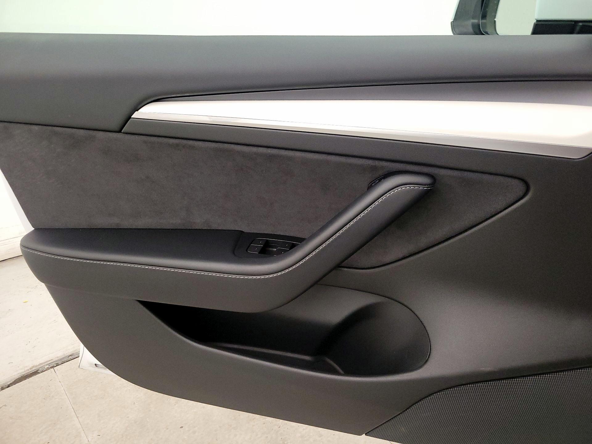 Thumbnail: 2021 Tesla Model 3 - 12
