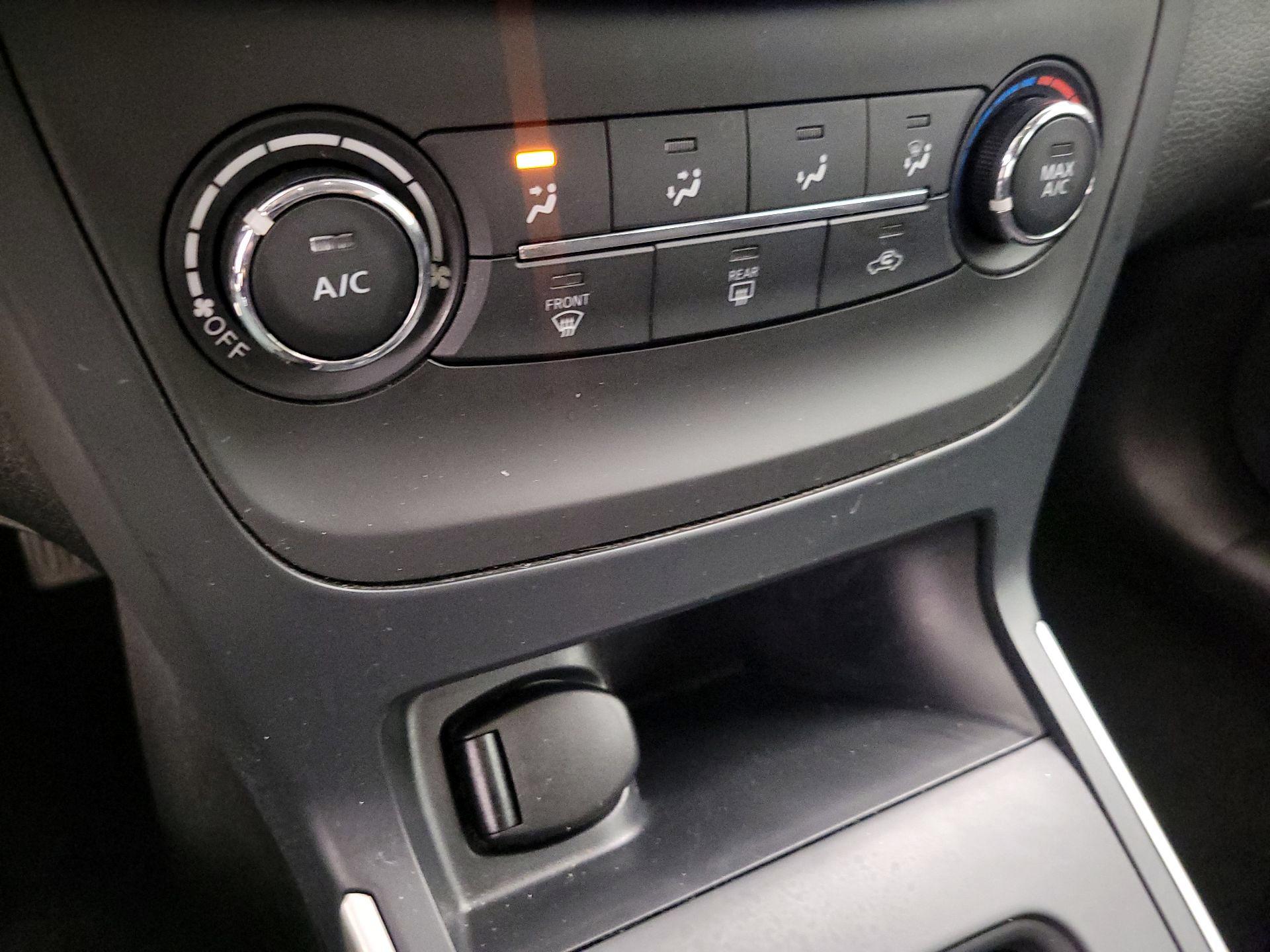 Thumbnail: 2019 Nissan Sentra - 16