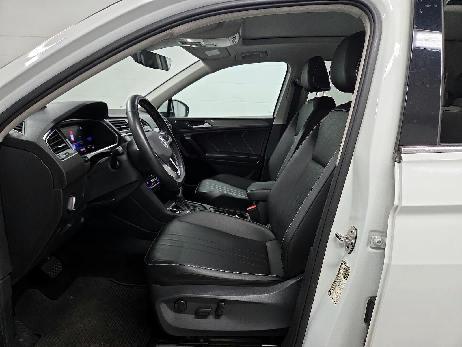 2022 Volkswagen Tiguan SE - Photo 10