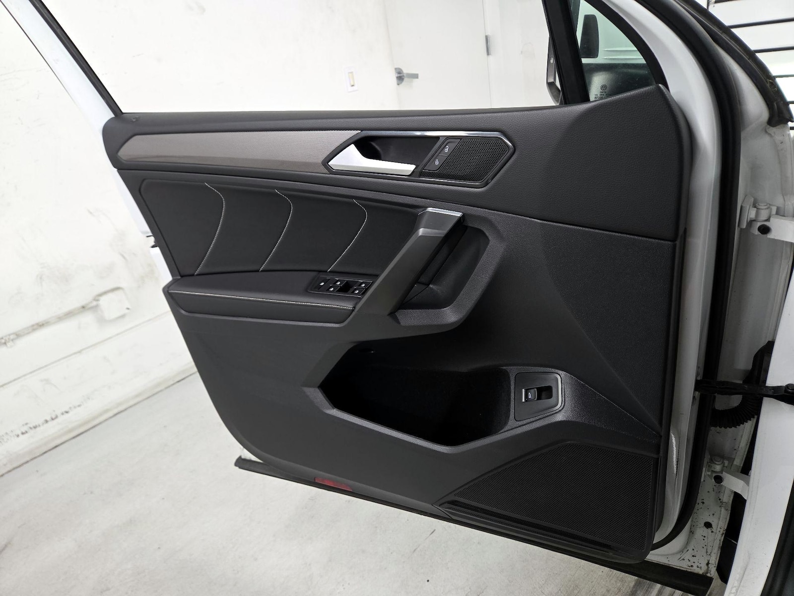 2022 Volkswagen Tiguan SE - Photo 11