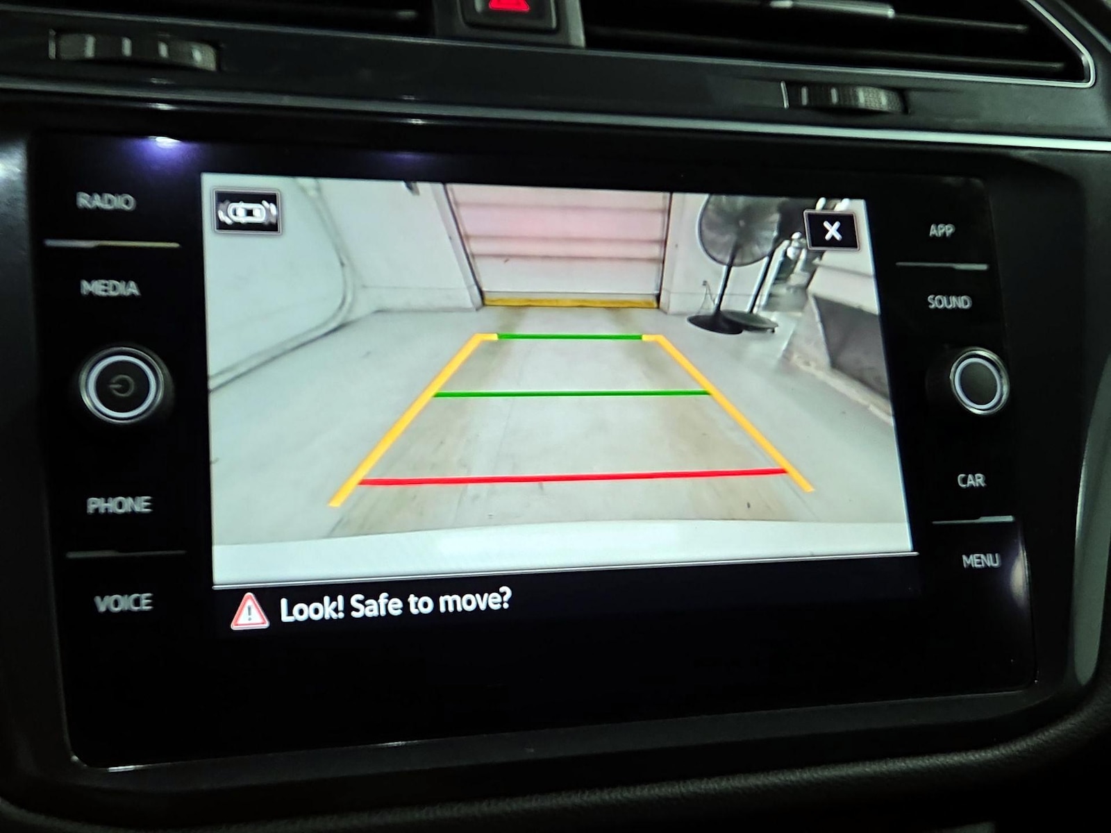 2022 Volkswagen Tiguan SE - Photo 12