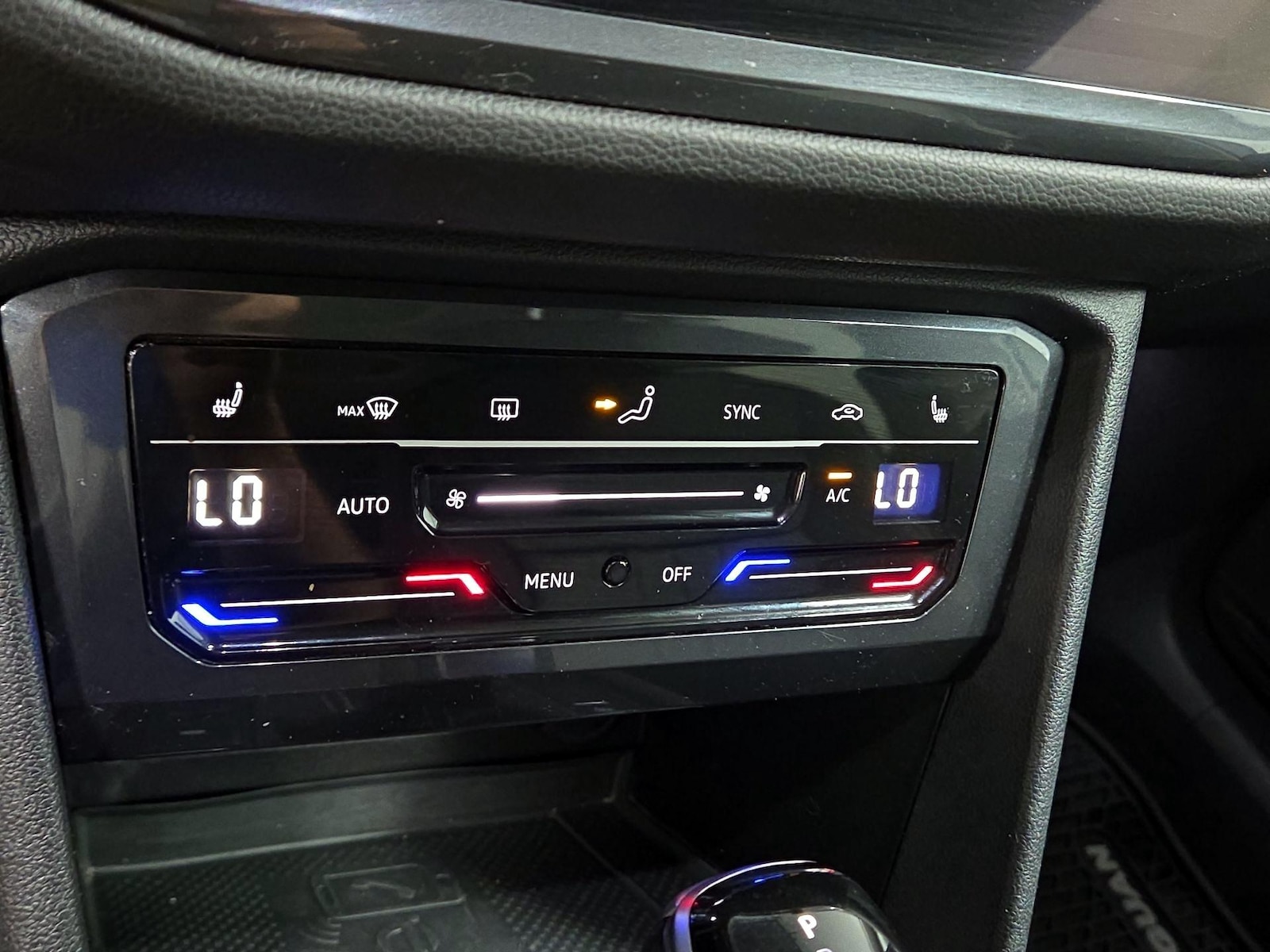2022 Volkswagen Tiguan SE - Photo 14