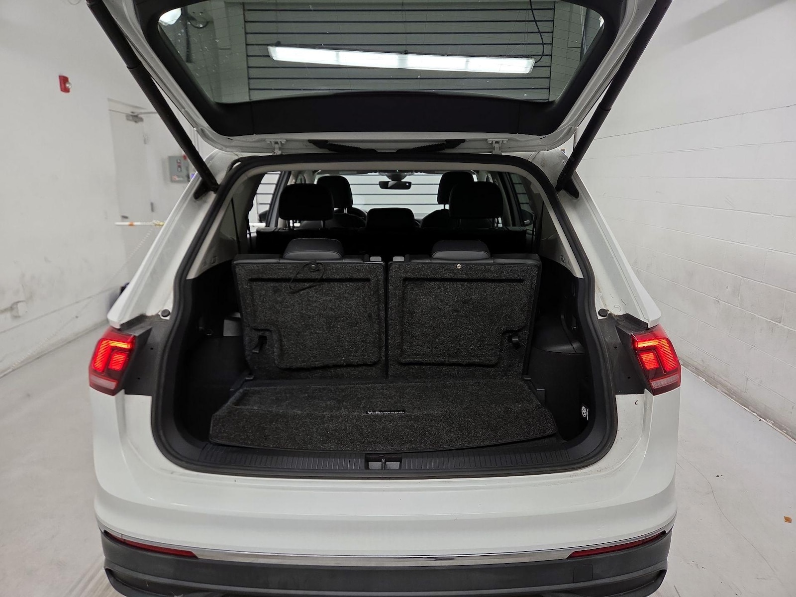 2022 Volkswagen Tiguan SE - Photo 17