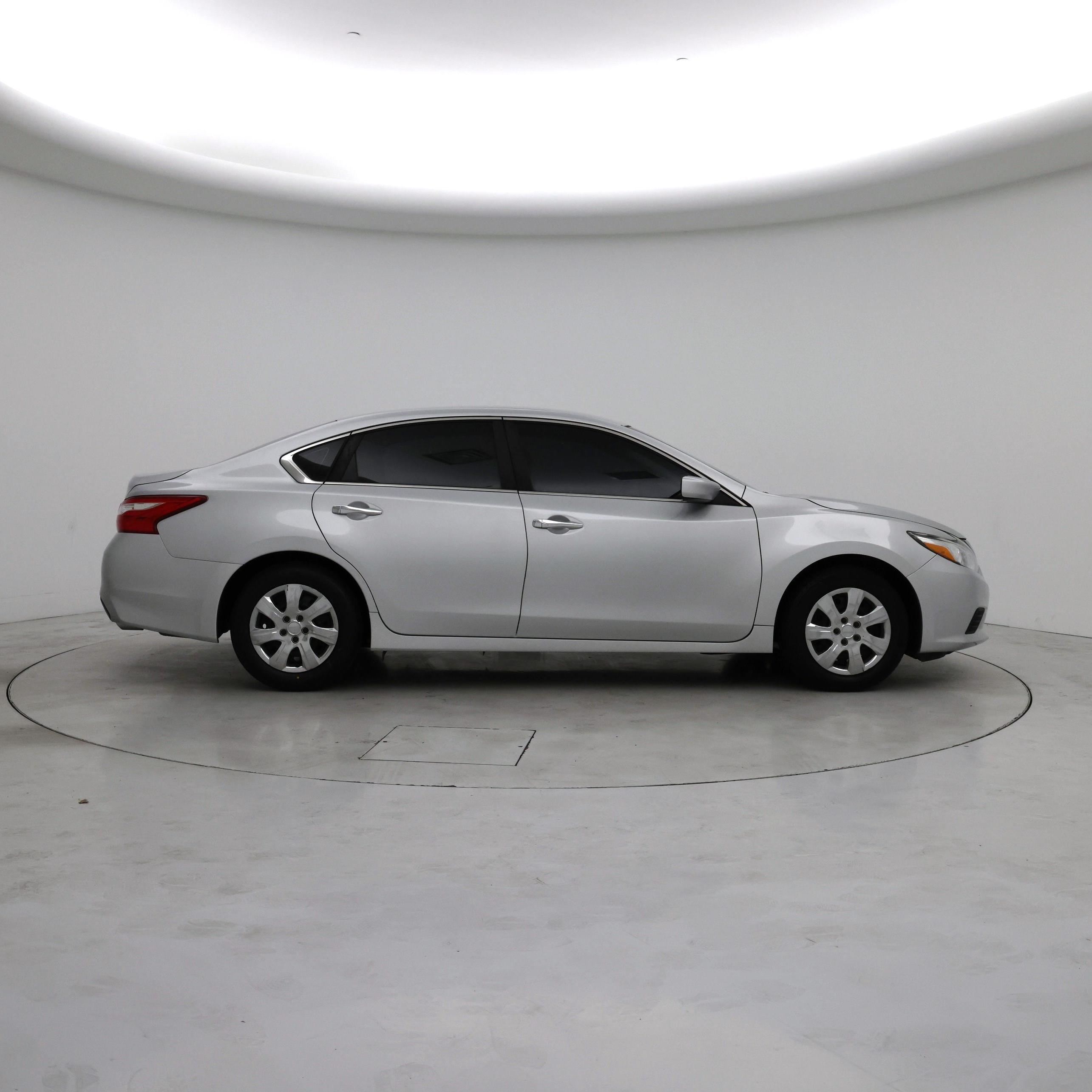Thumbnail: 2016 Nissan Altima - 7
