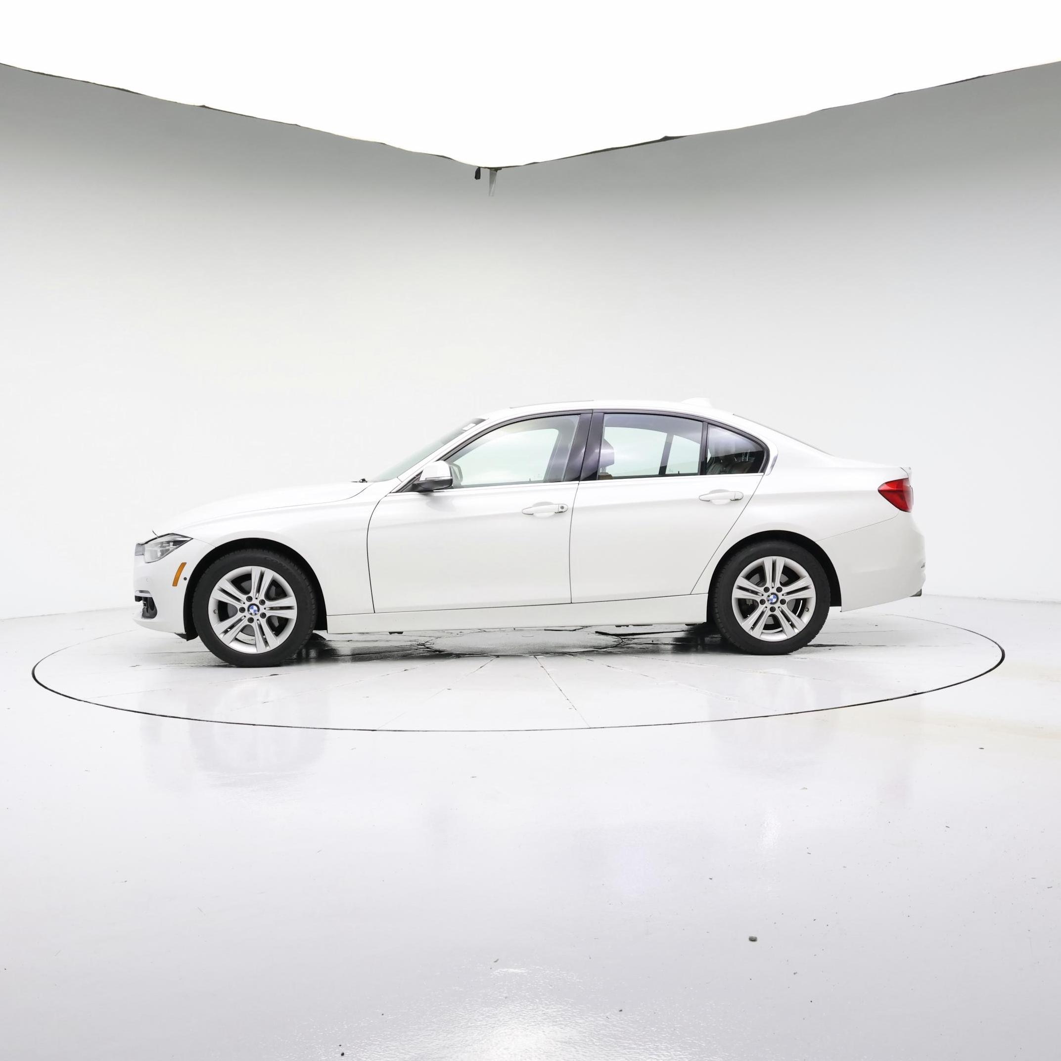 Thumbnail: 2016 BMW 3 Series - 3
