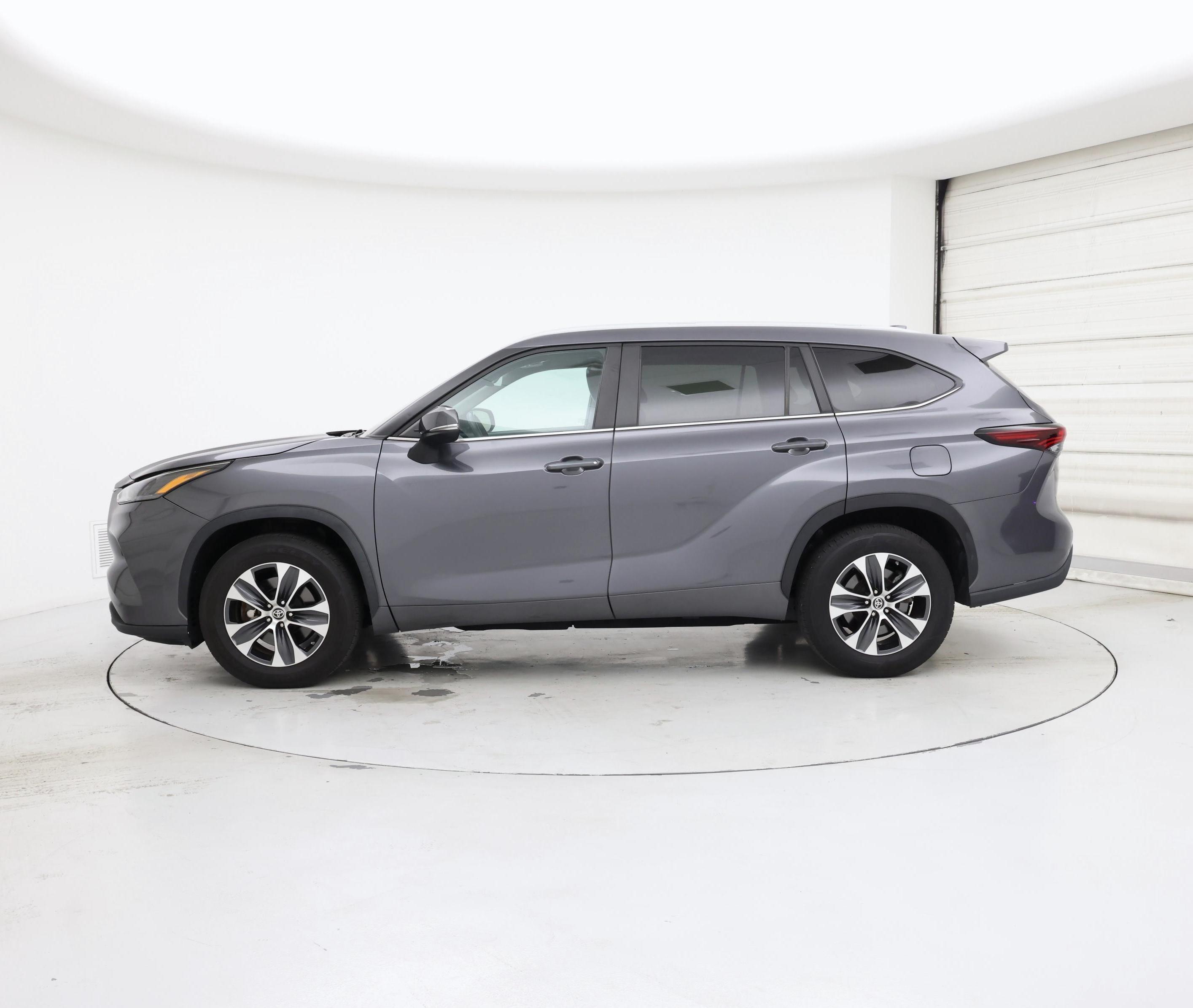 Thumbnail: 2024 Toyota Highlander - 3