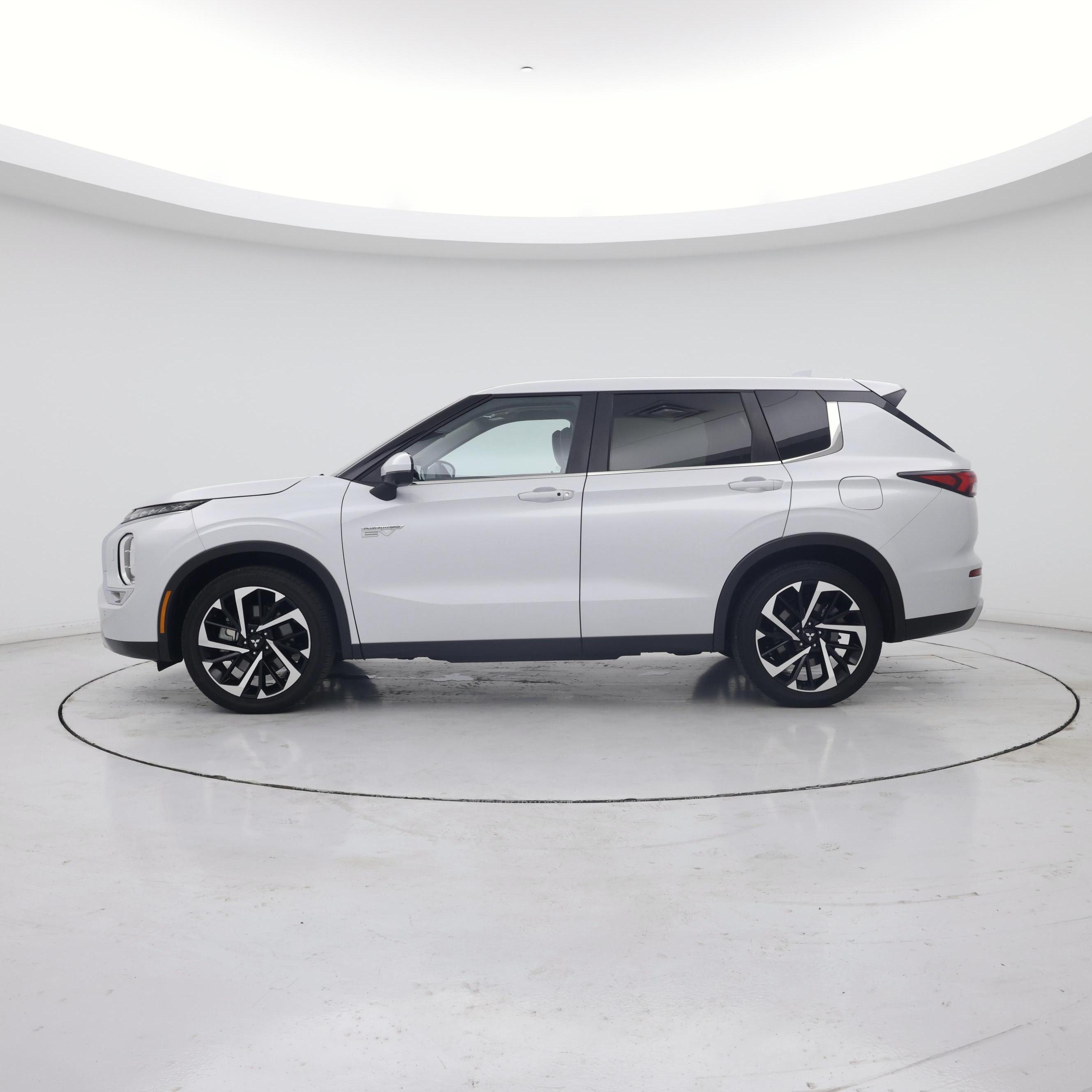 Thumbnail: 2024 Mitsubishi Outlander - 3