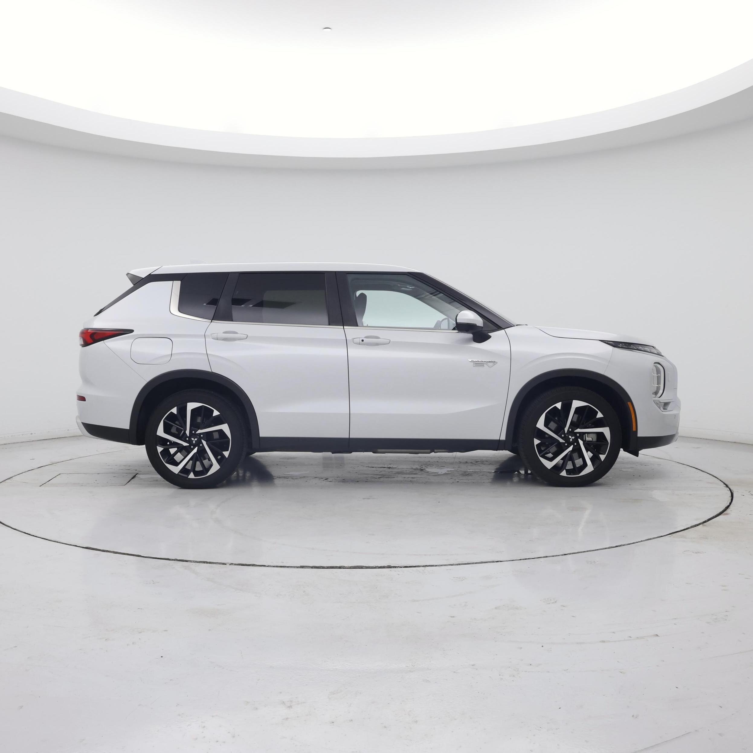 Thumbnail: 2024 Mitsubishi Outlander - 7