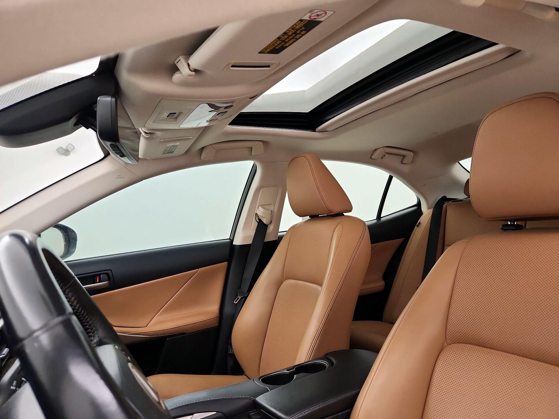 Thumbnail: 2018 Lexus IS - 20
