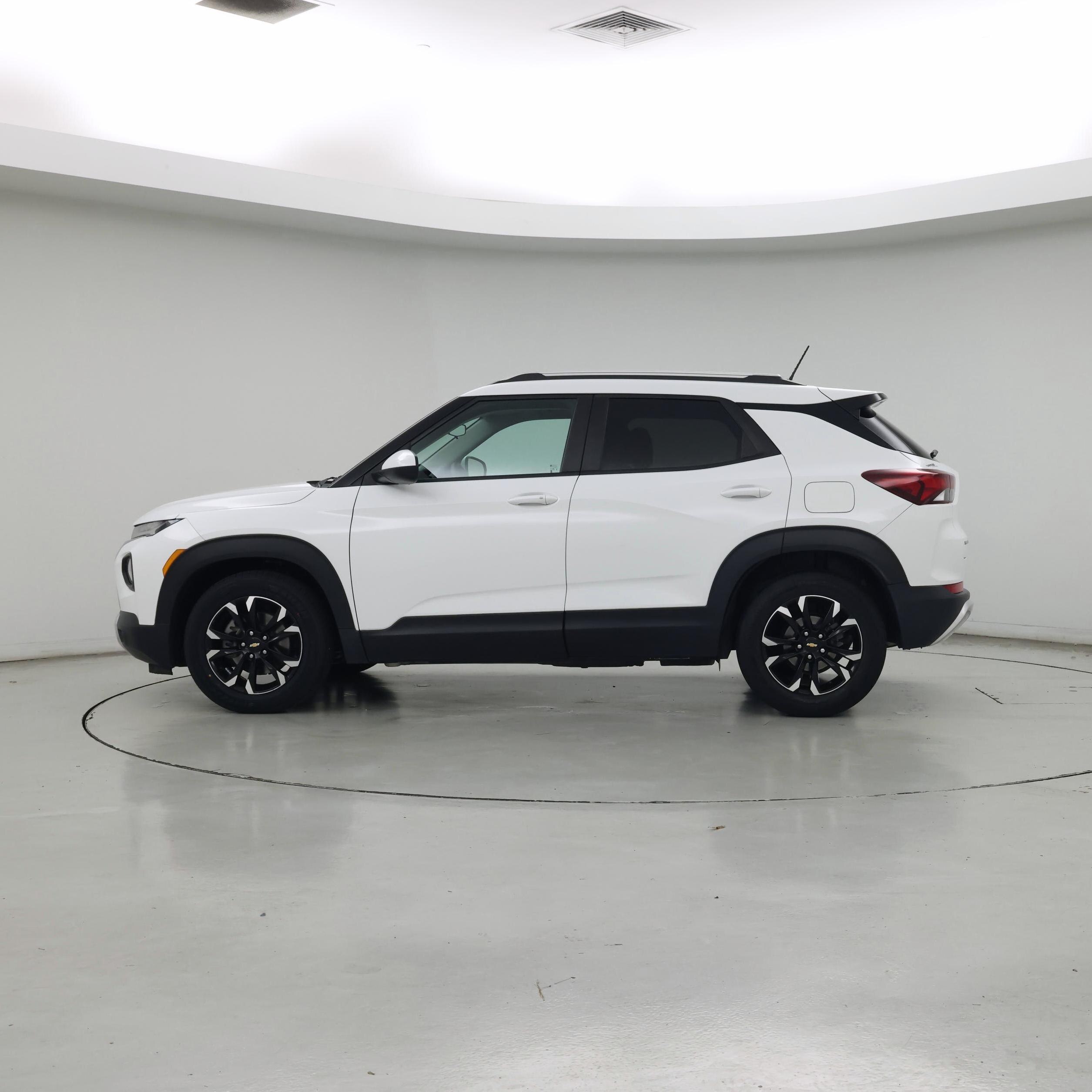 Thumbnail: 2022 Chevrolet TrailBlazer - 3