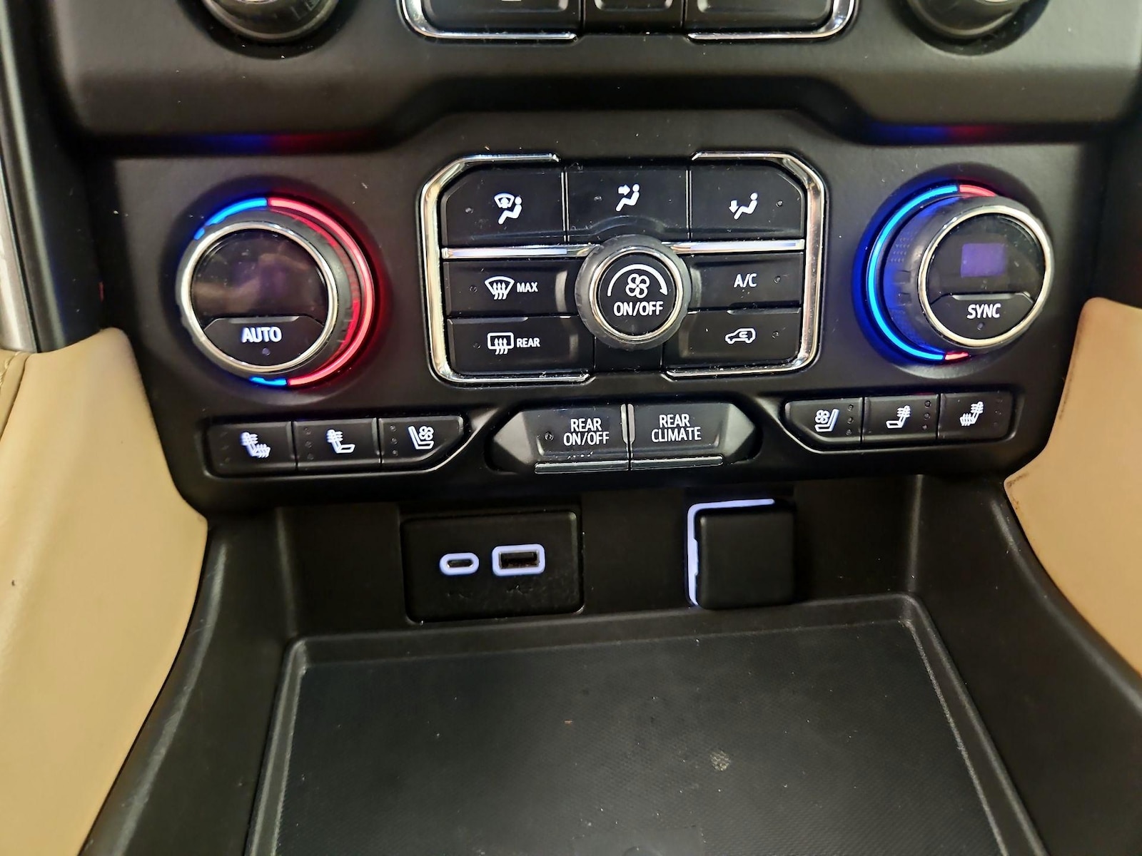 2023 Chevrolet Suburban Premier - Photo 15