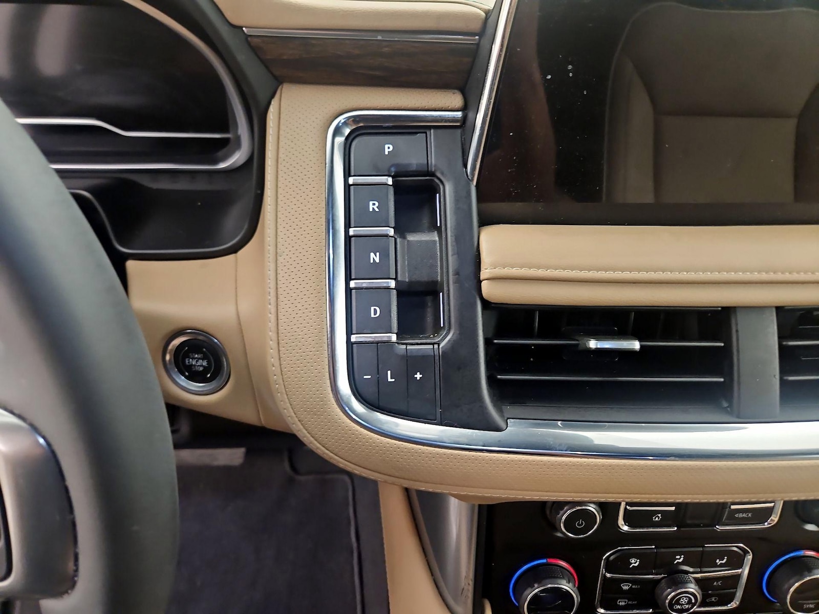 2023 Chevrolet Suburban Premier - Photo 16