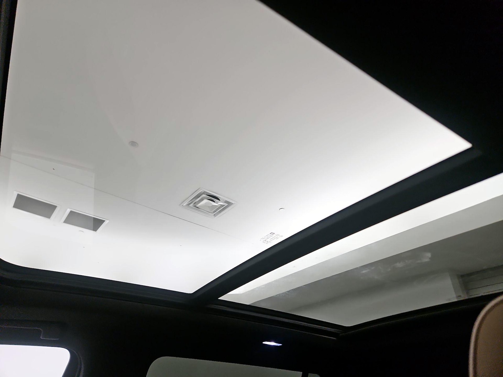 2023 Chevrolet Suburban Premier - Photo 18