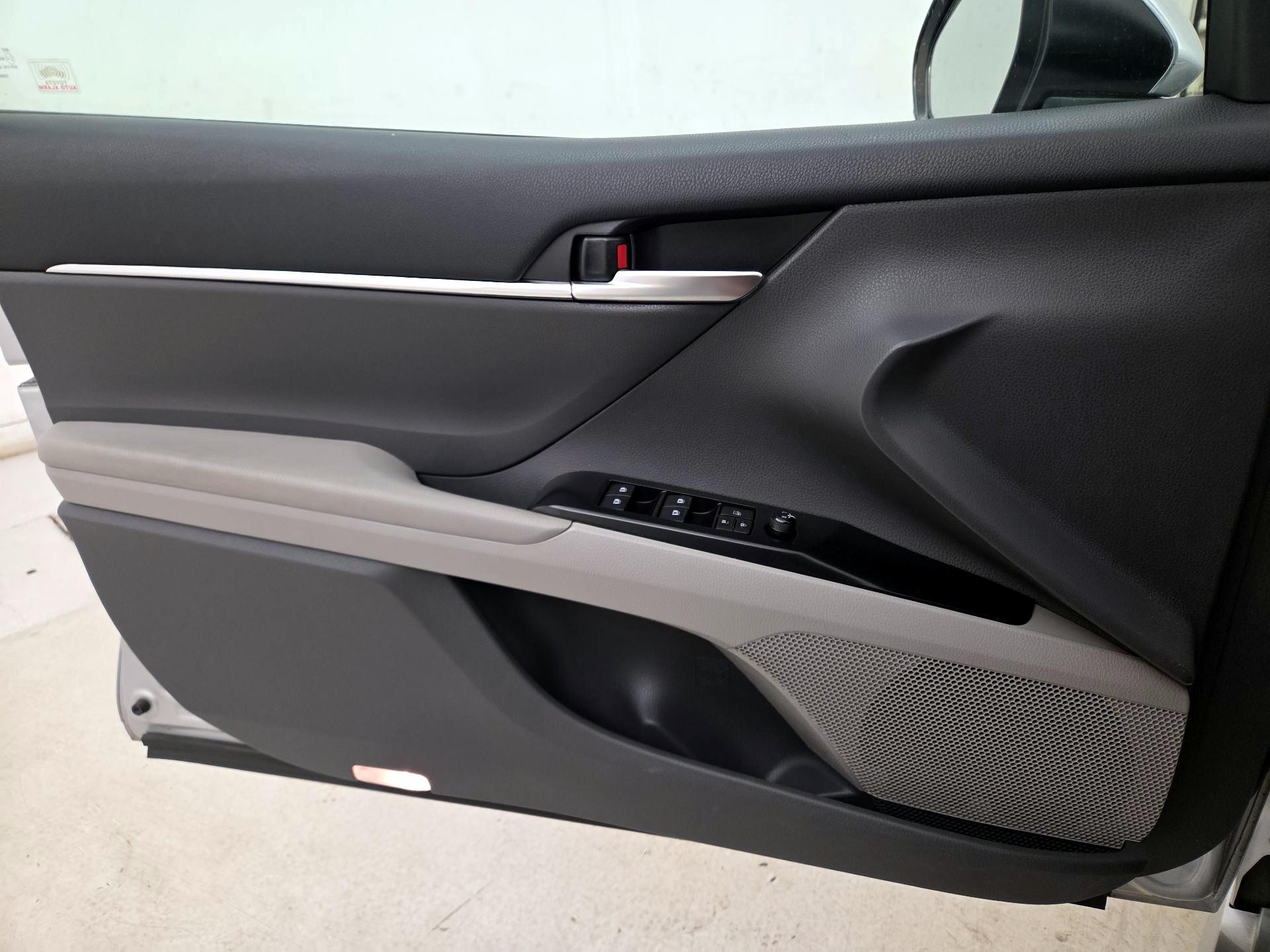 Thumbnail: 2018 Toyota Camry - 12