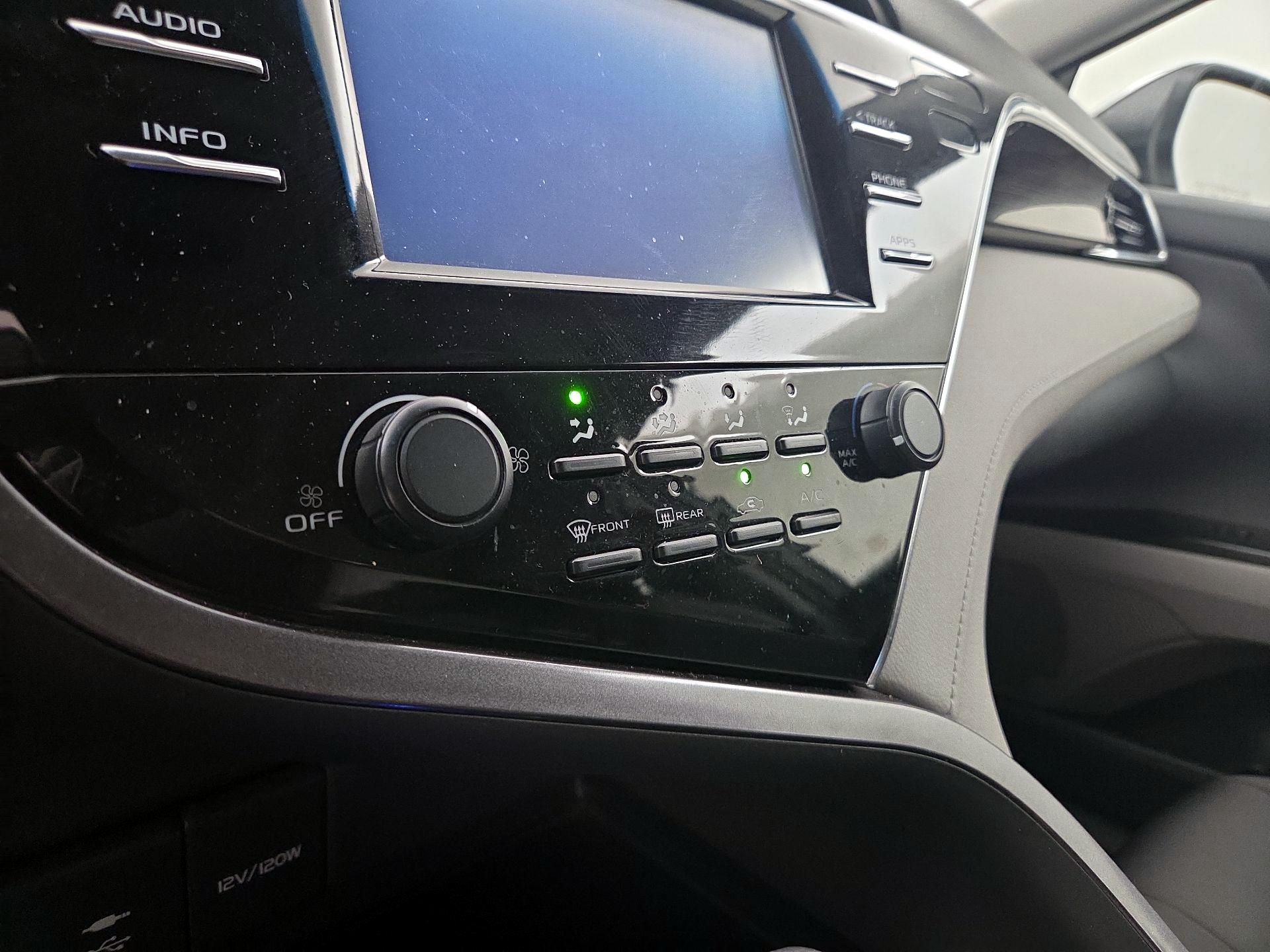 Thumbnail: 2018 Toyota Camry - 16