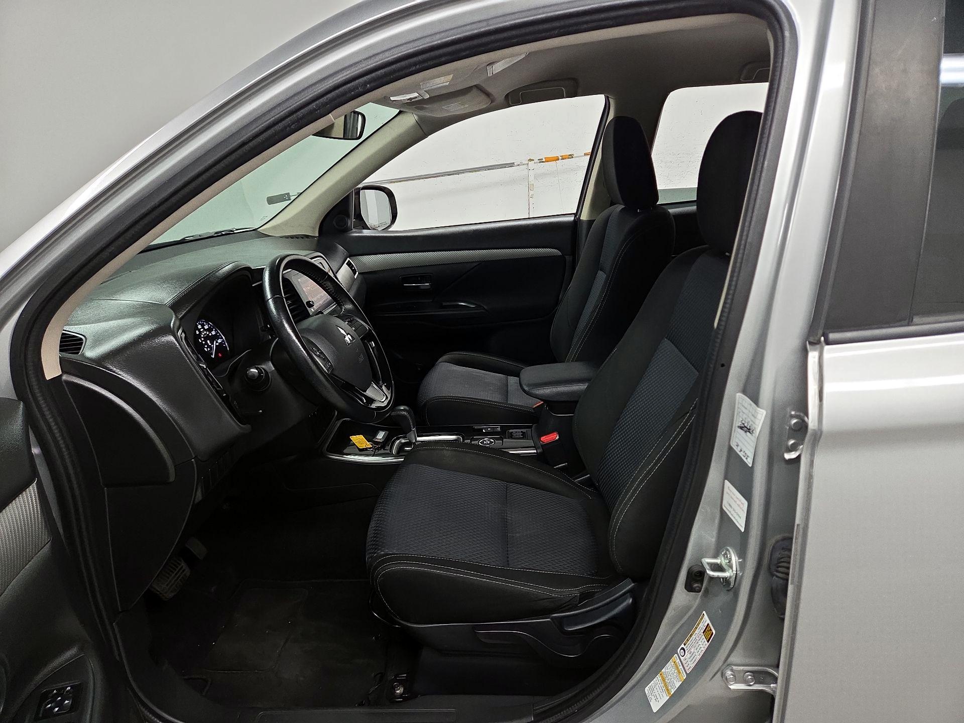 Thumbnail: 2018 Mitsubishi Outlander - 9