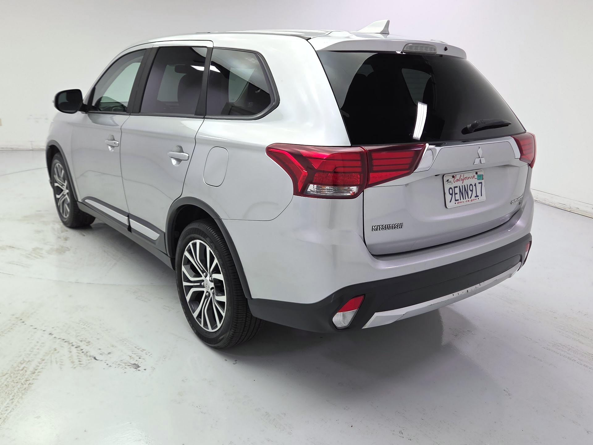 Thumbnail: 2018 Mitsubishi Outlander - 7